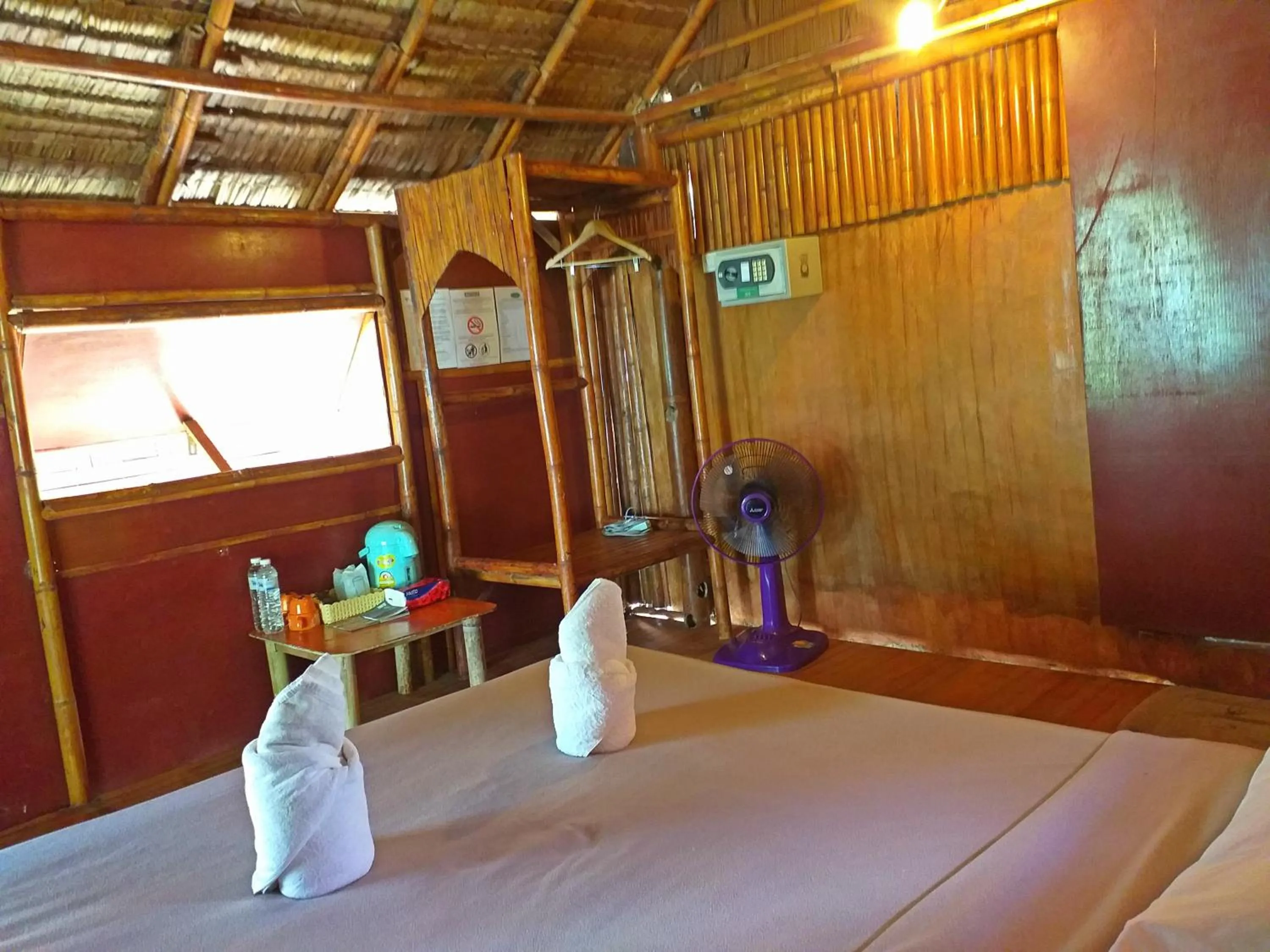 Shower, Bed in The Ford SunSet Beach Resort