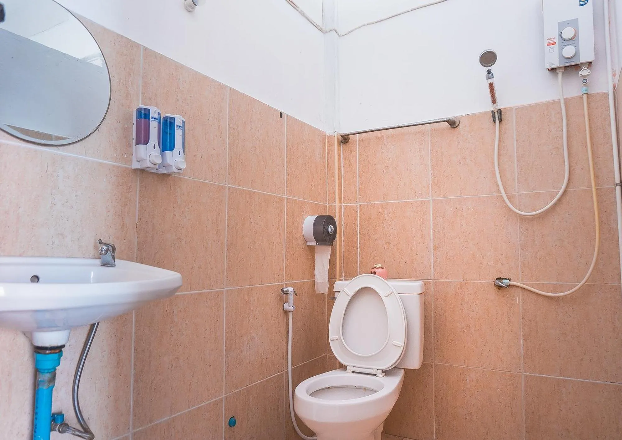 Shower in Pink Easy Homes Koh Phangan