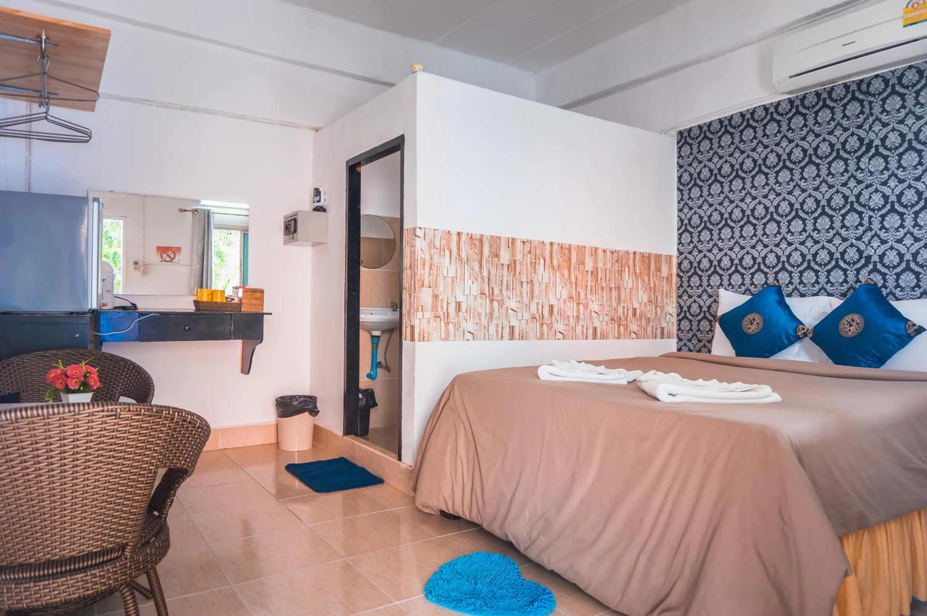 Bathroom in Pink Easy Homes Koh Phangan