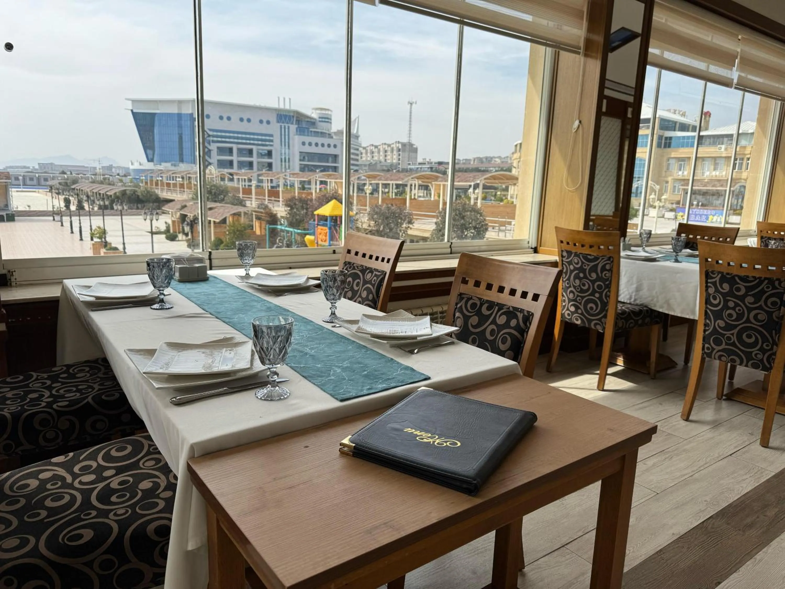 Restaurant/places to eat in Titanik Baku