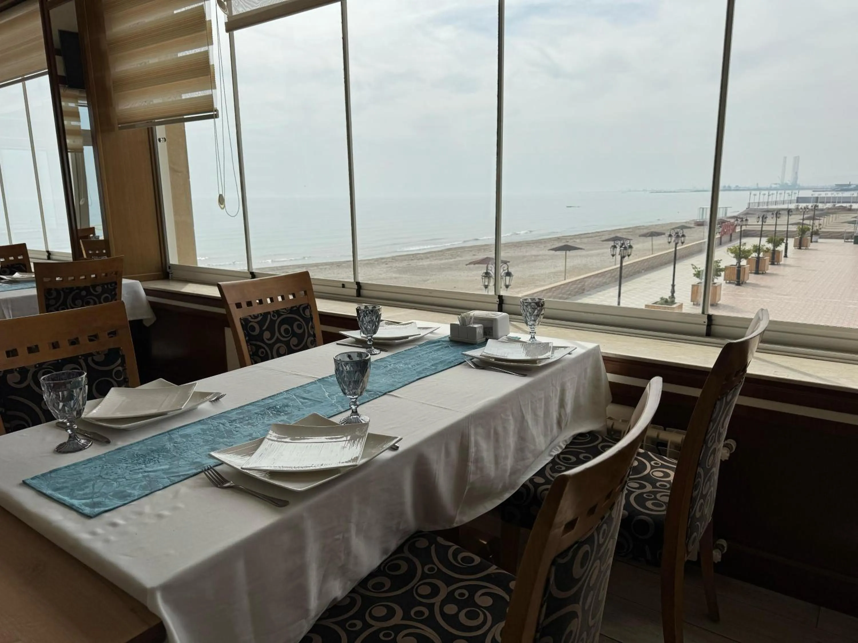 Restaurant/places to eat in Titanik Baku