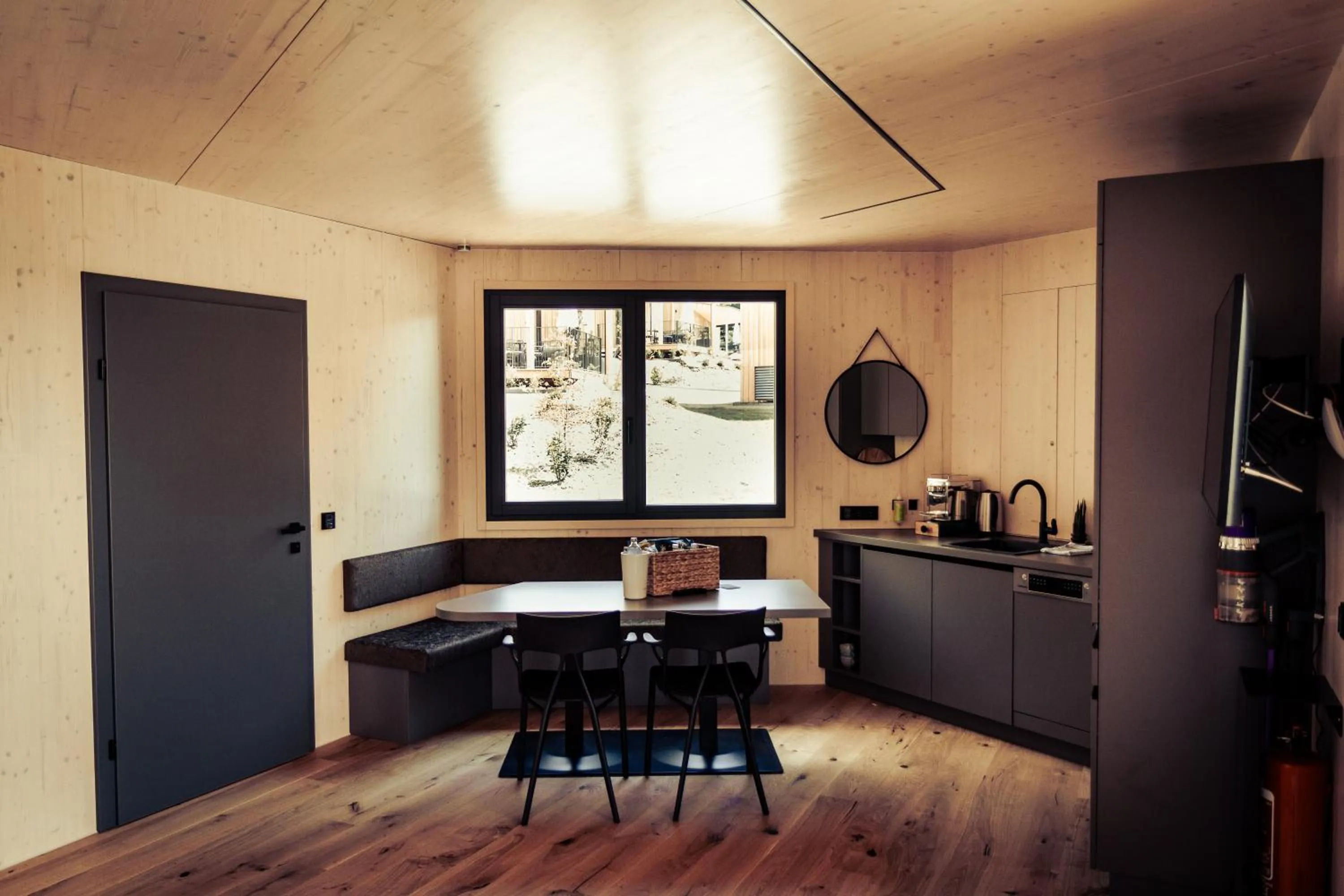 Kitchen or kitchenette in IKUNA Naturresort