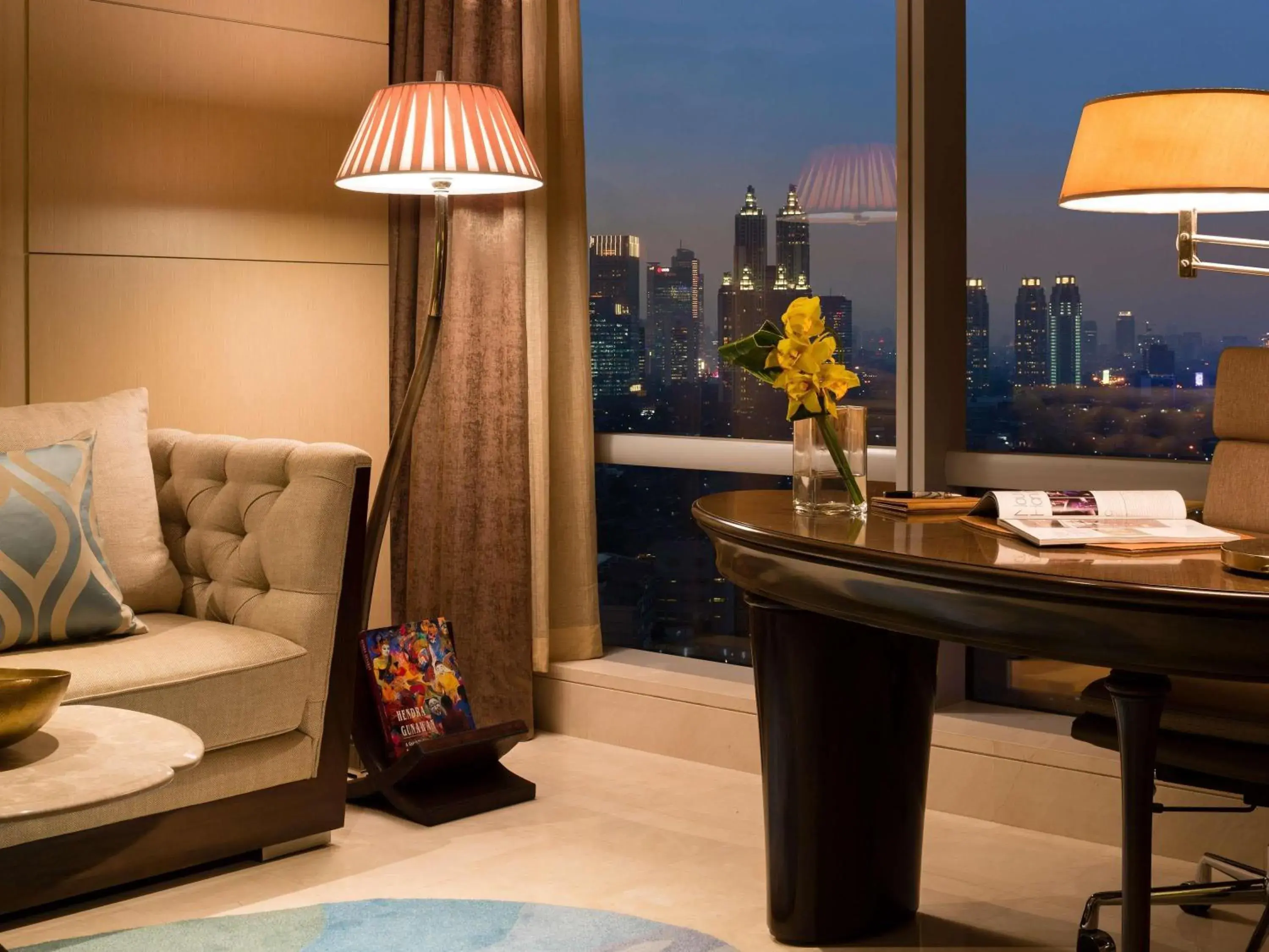 Raffles King Room - Smoking in Raffles Jakarta Raffles King Room - Smoking in Raffles Jakarta