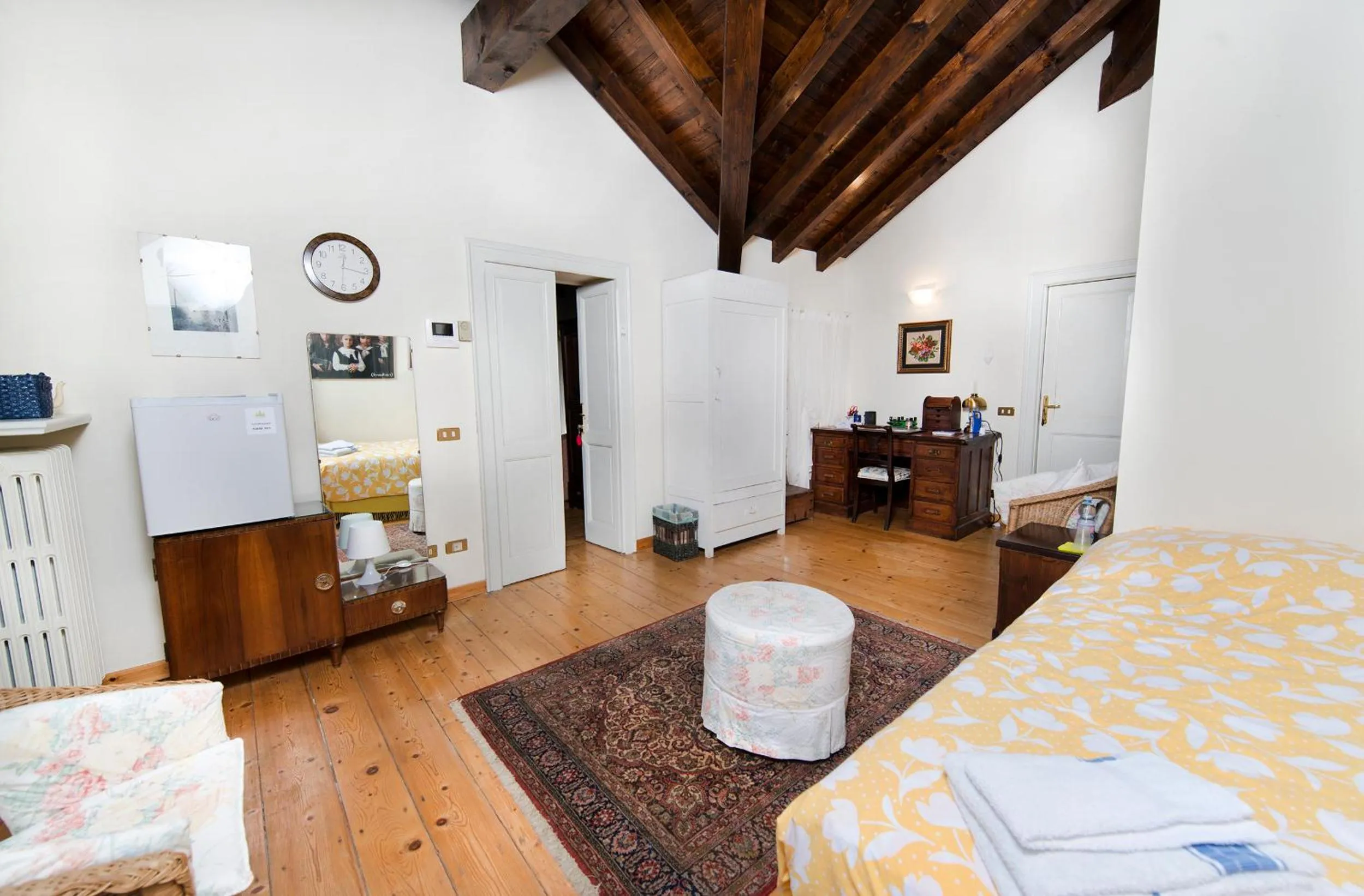 Seating area in Villa Pinetina B&B