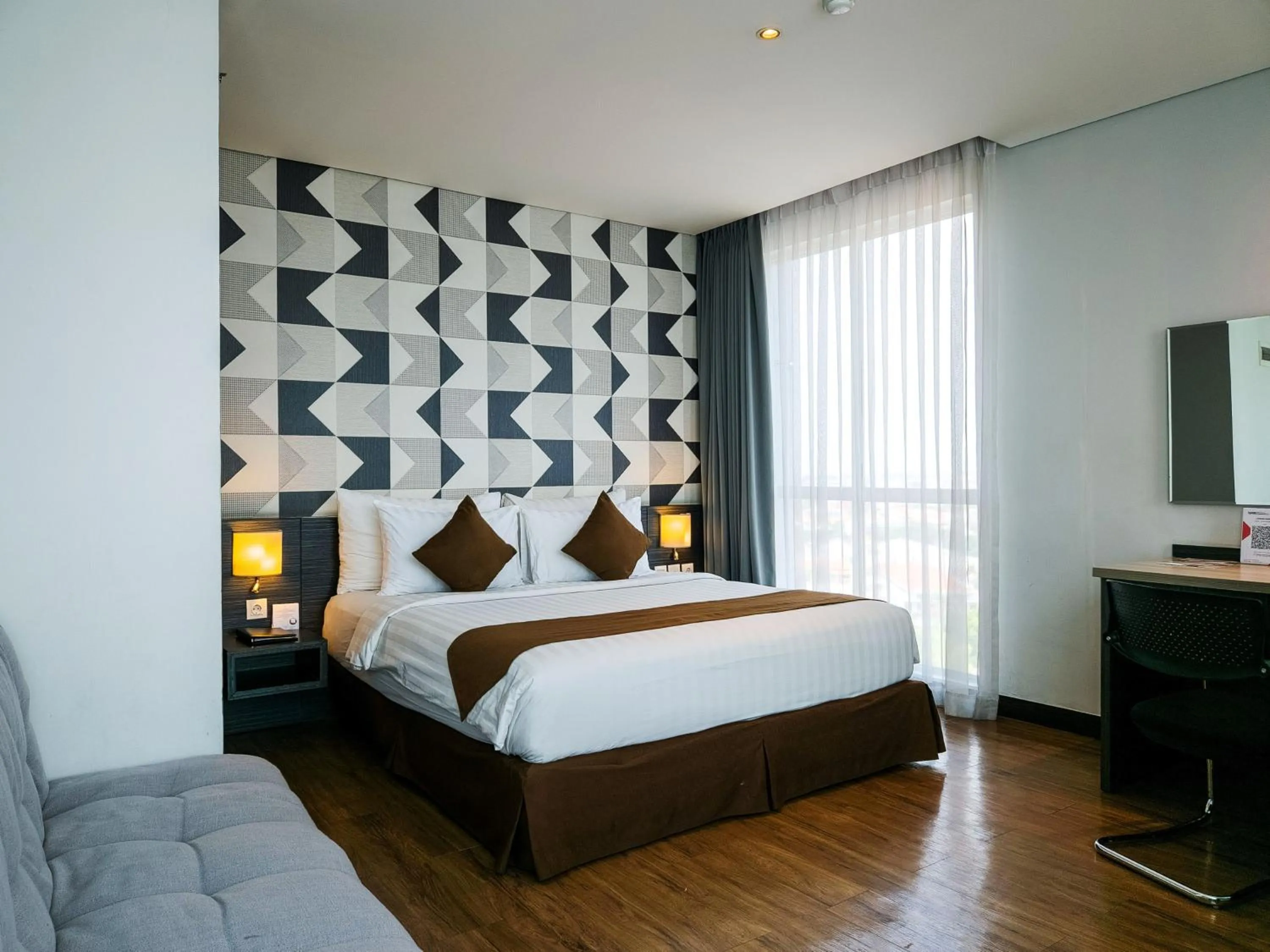 Bed in Luminor Hotel Jemursari By WH with The Best Breakfast in Town and Located Near Surabaya Industrial Estate Rungkut SIER