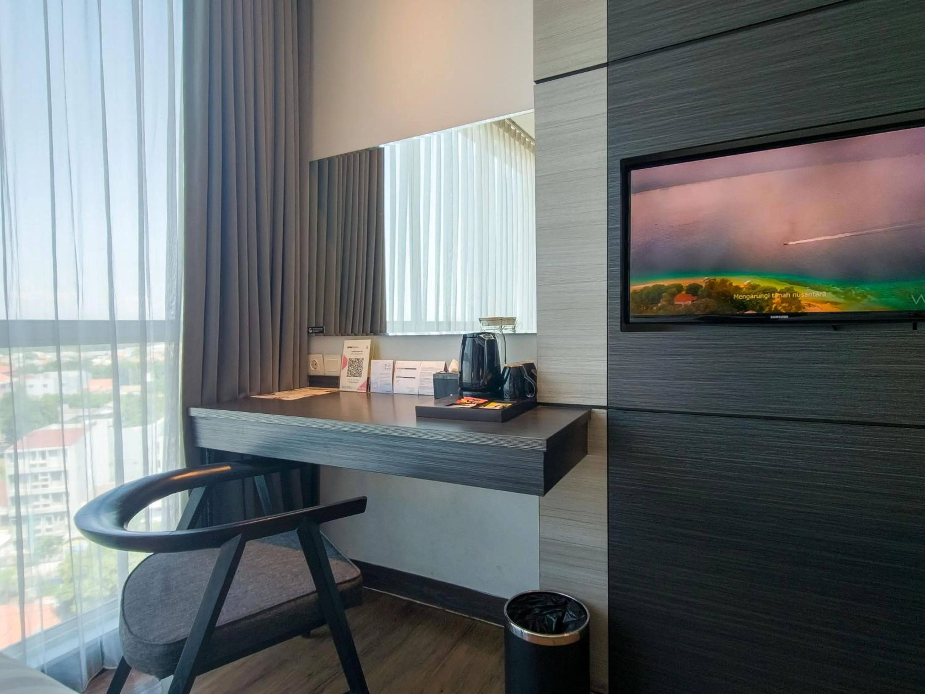 Bedroom in Luminor Hotel Jemursari By WH with The Best Breakfast in Town and Located Near Surabaya Industrial Estate Rungkut SIER