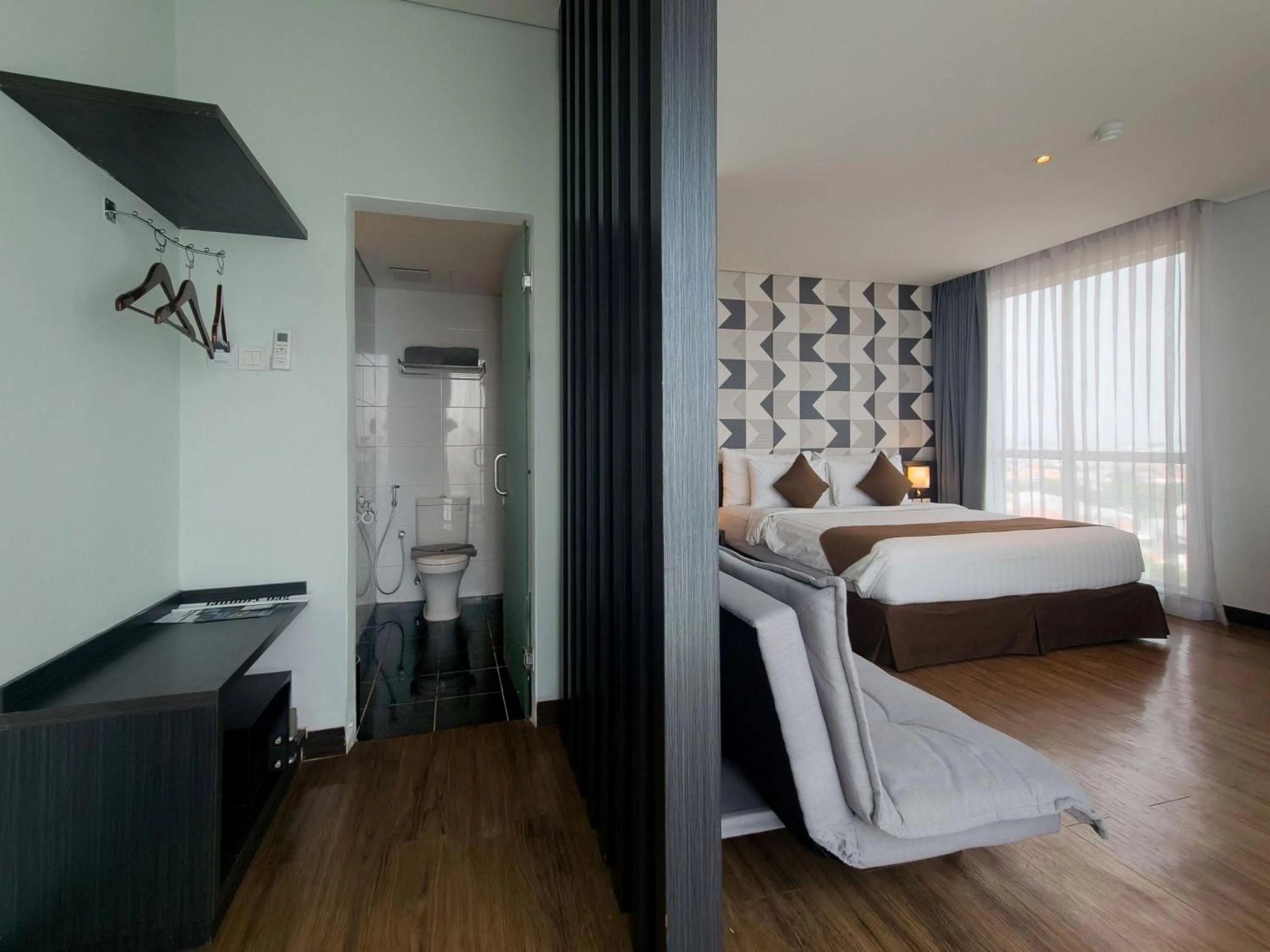 Bed in Luminor Hotel Jemursari By WH with The Best Breakfast in Town and Located Near Surabaya Industrial Estate Rungkut SIER