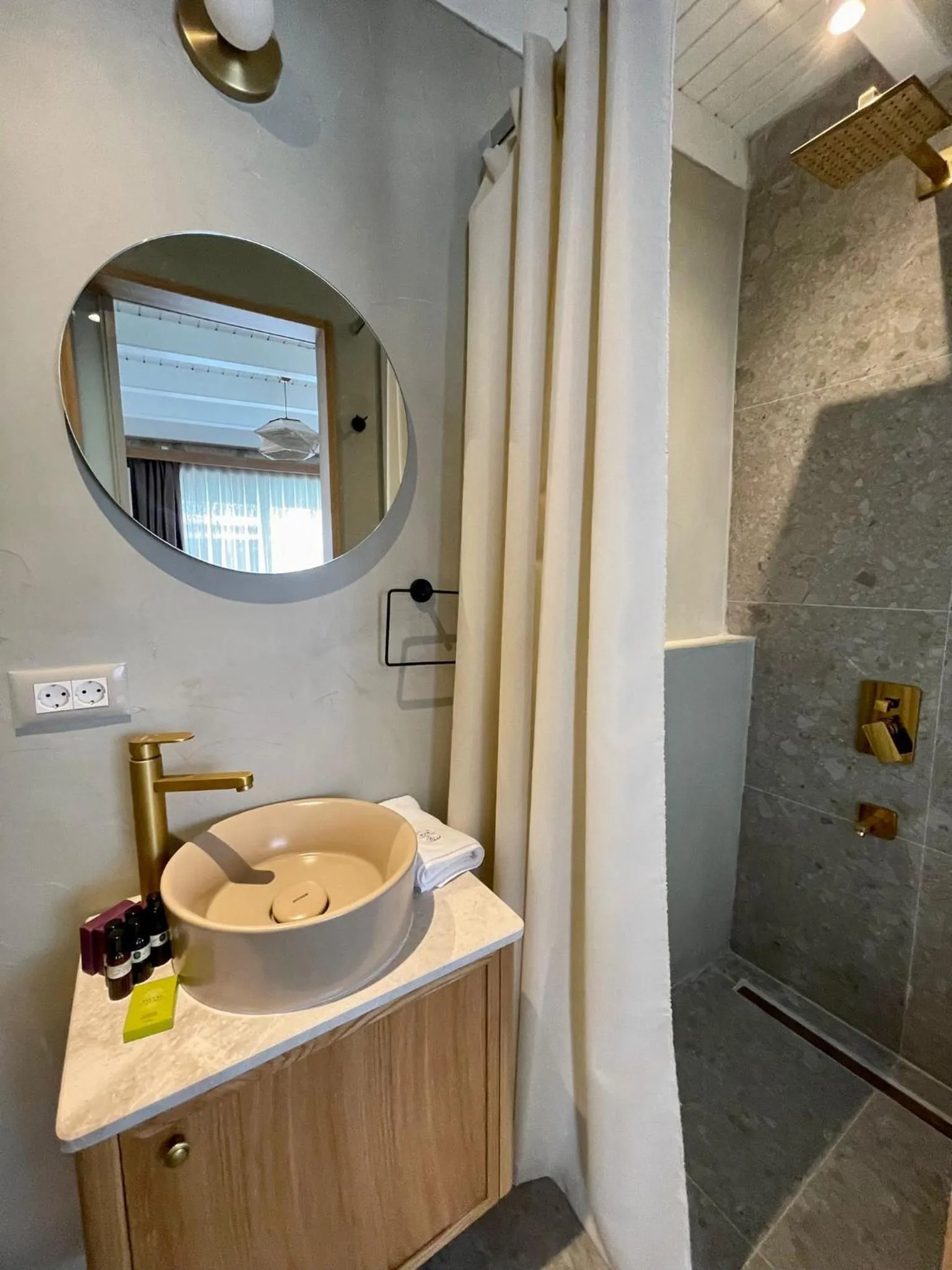 Shower in Monk Alaçatı