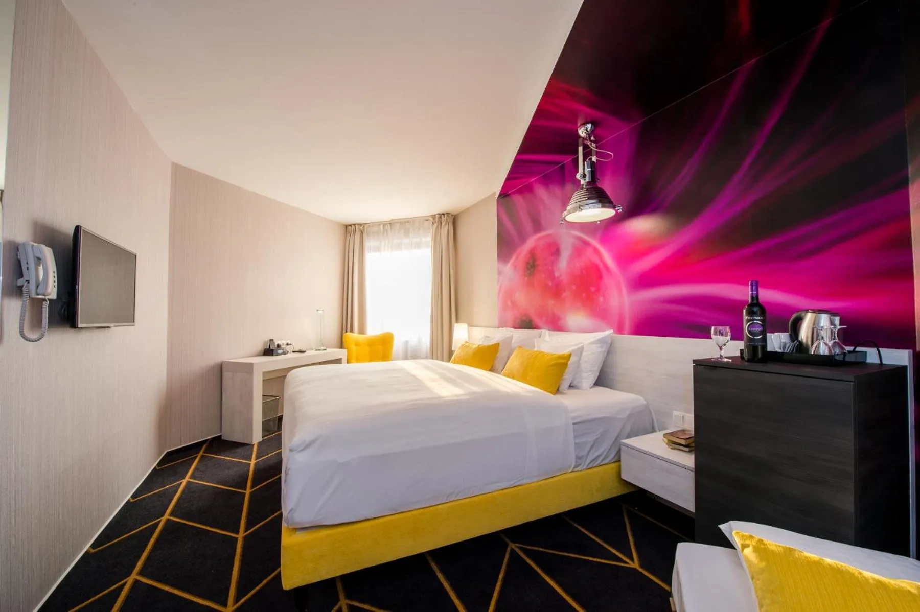 Coffee/tea facilities, Bed in Science Hotel