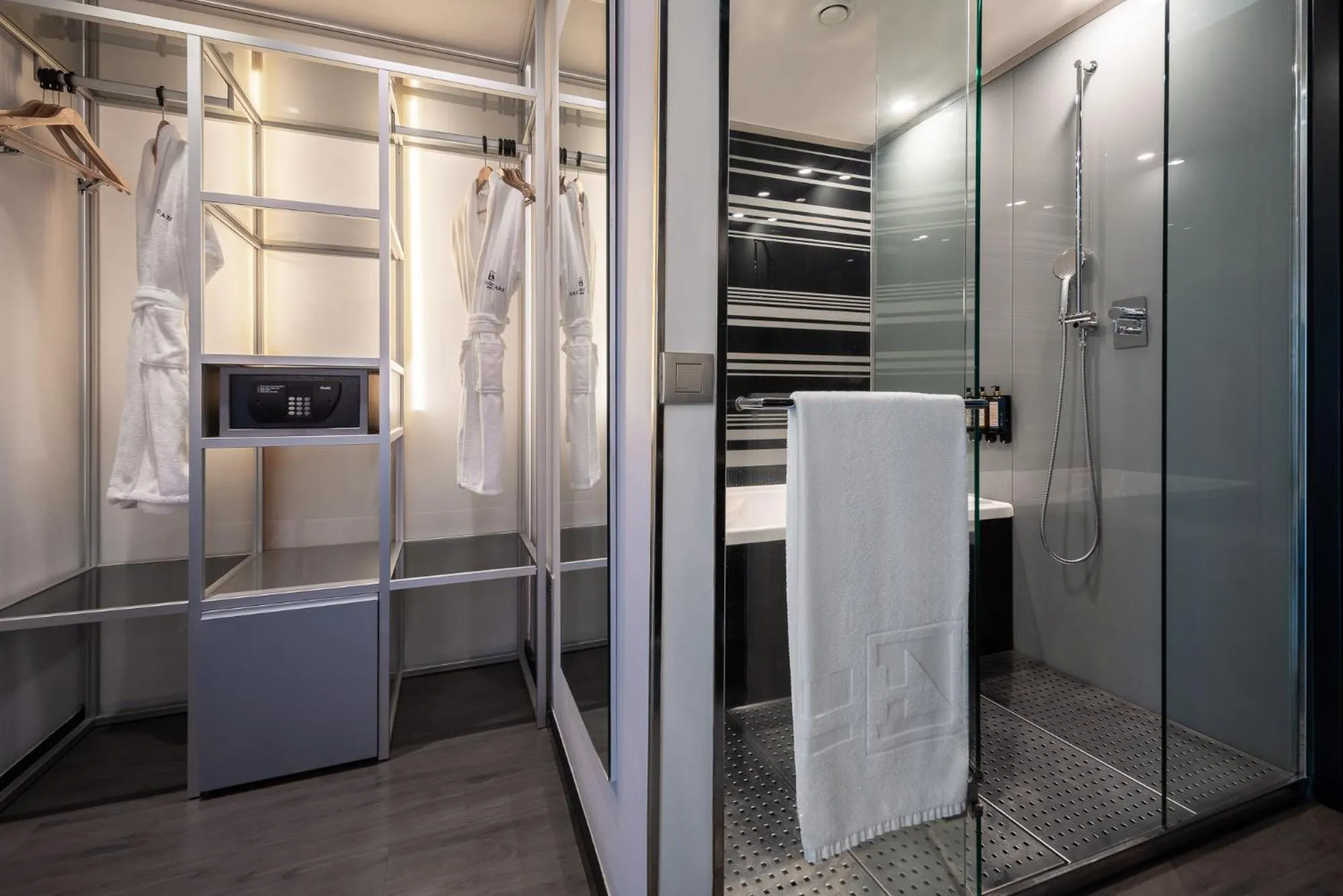 wardrobe in Eurostars Palace