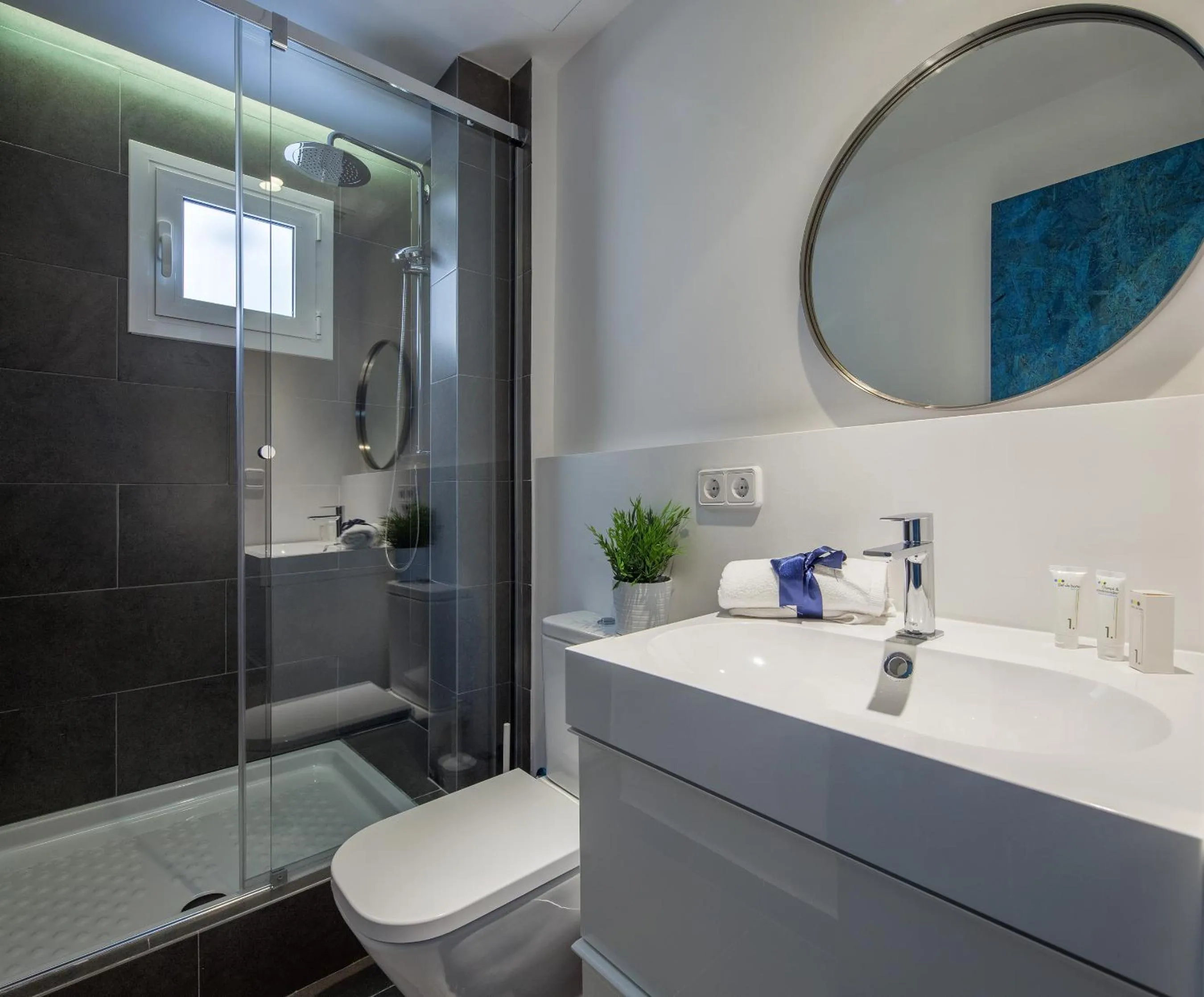 Bathroom in Habitat Apartments Cool Jazz