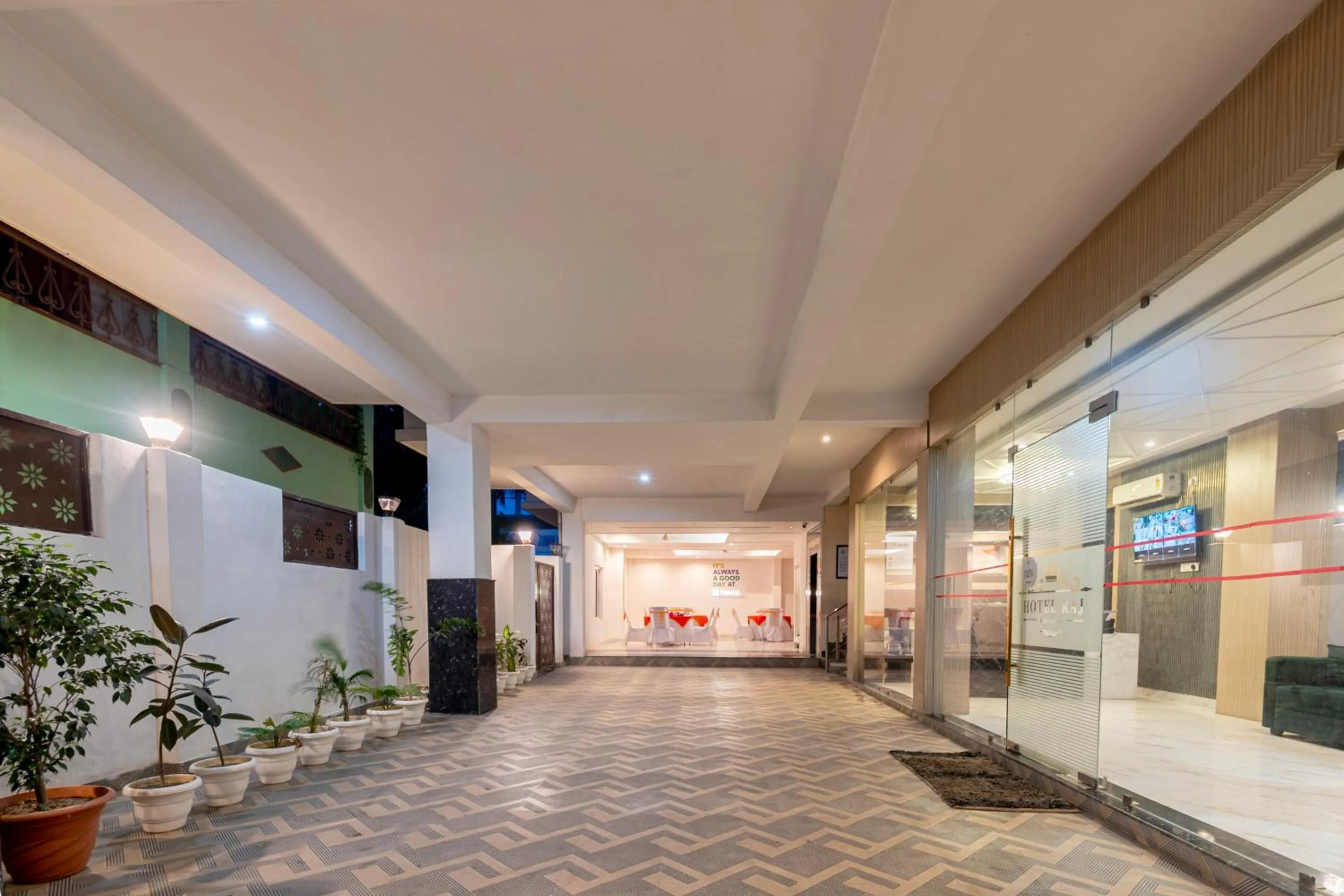 Parking in Treebo Raj Palace