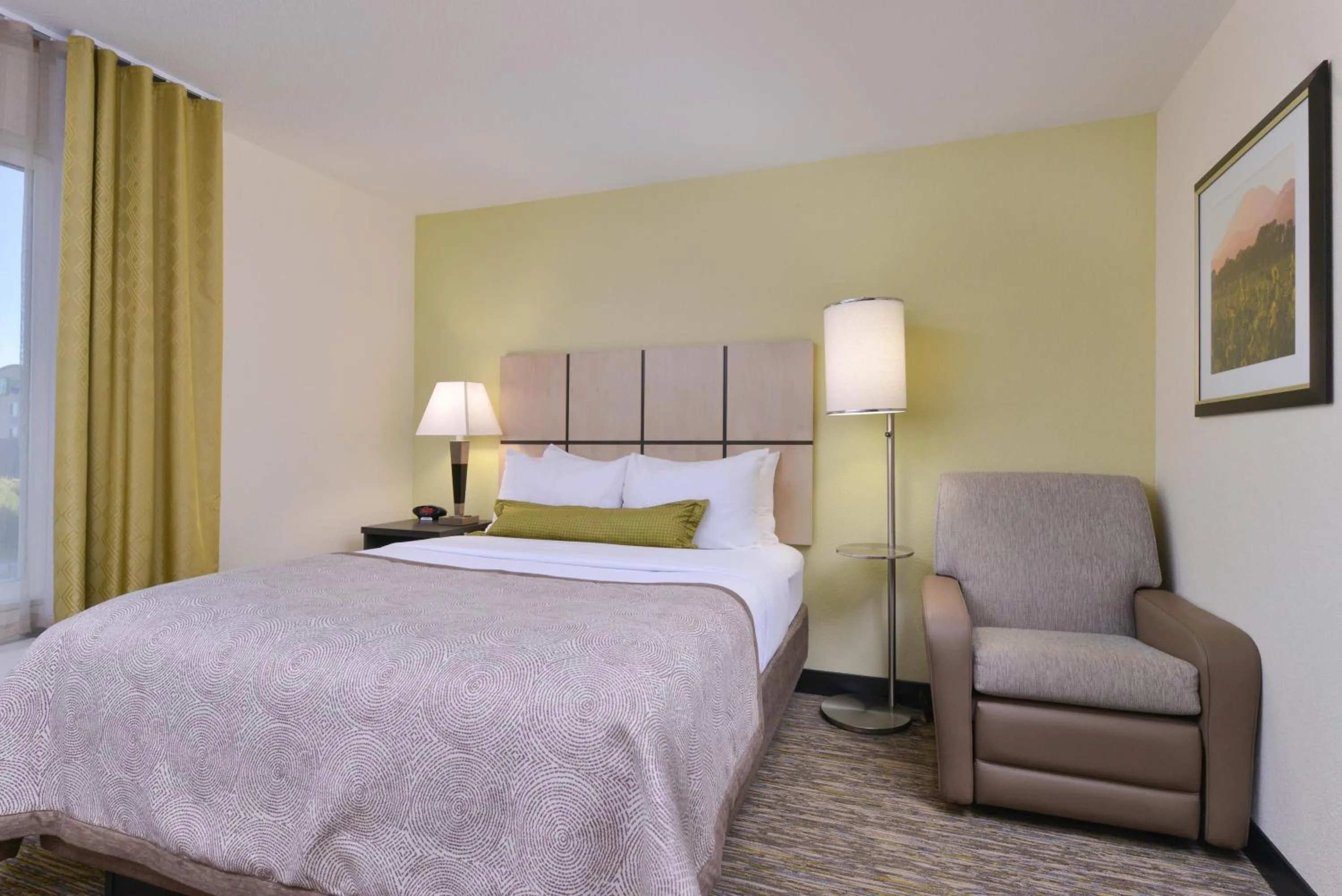 Photo of the whole room, Bed in Candlewood Suites Casper by IHG