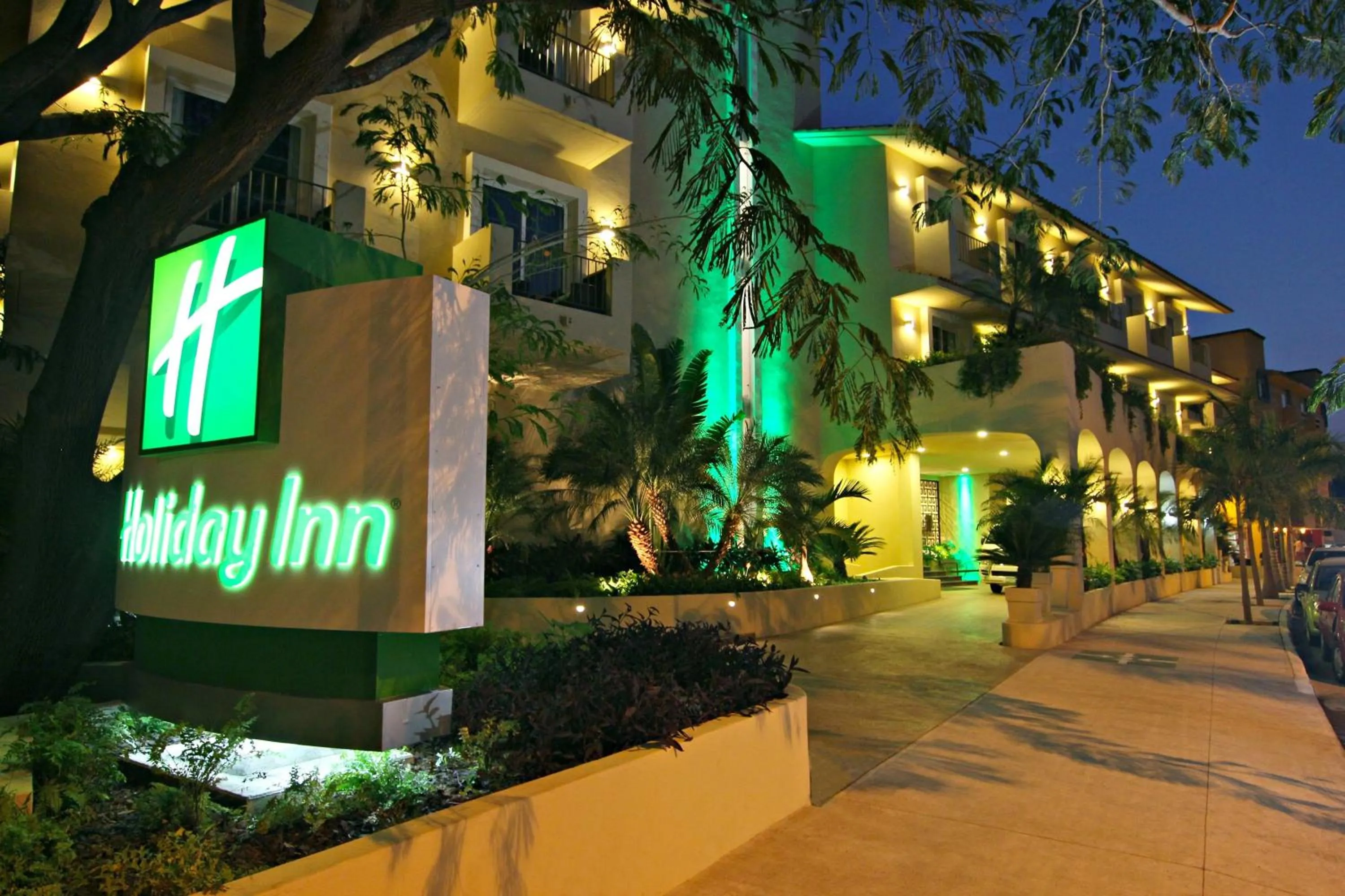 Property building in Holiday Inn Huatulco by IHG
