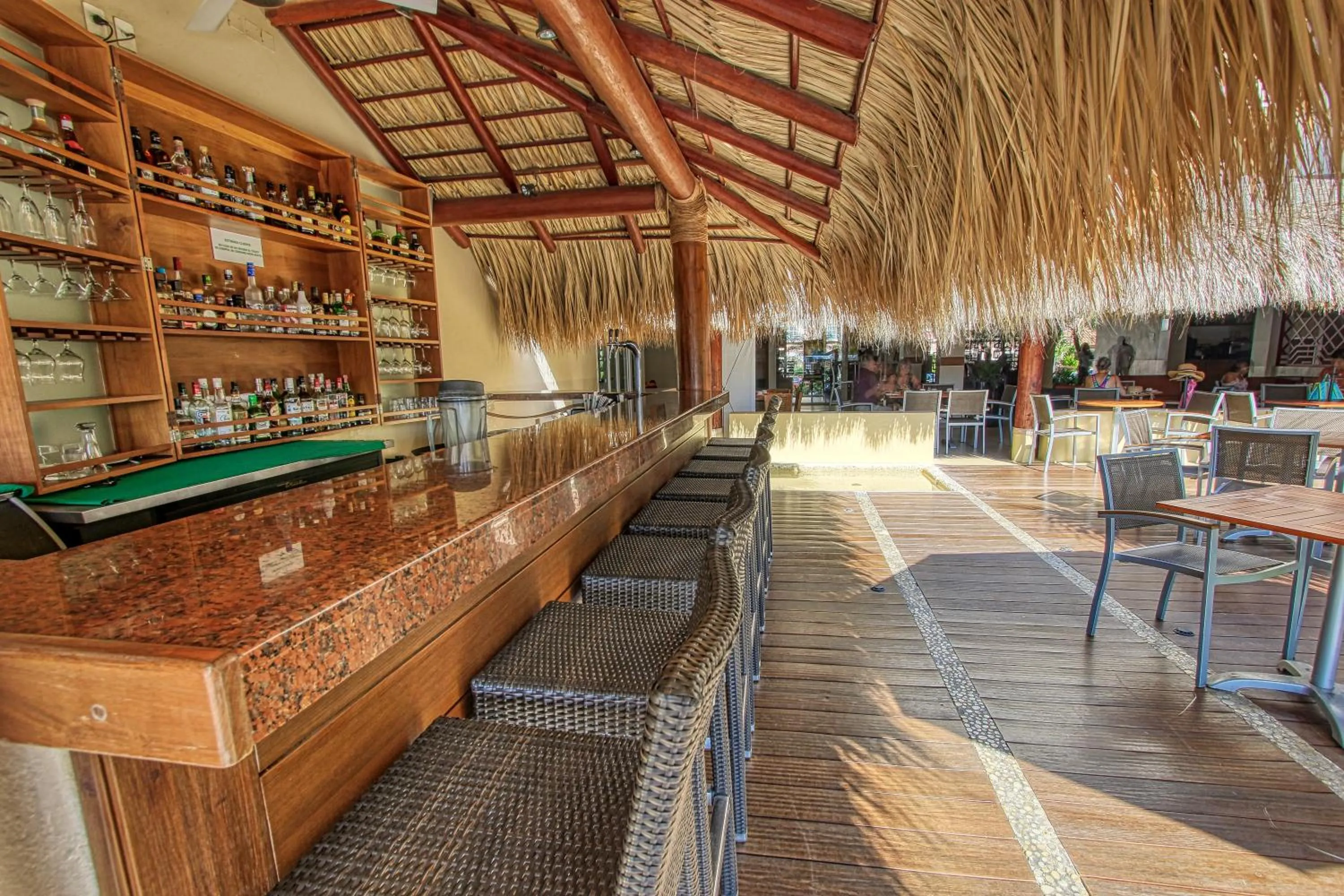 Lounge or bar in Holiday Inn Huatulco by IHG