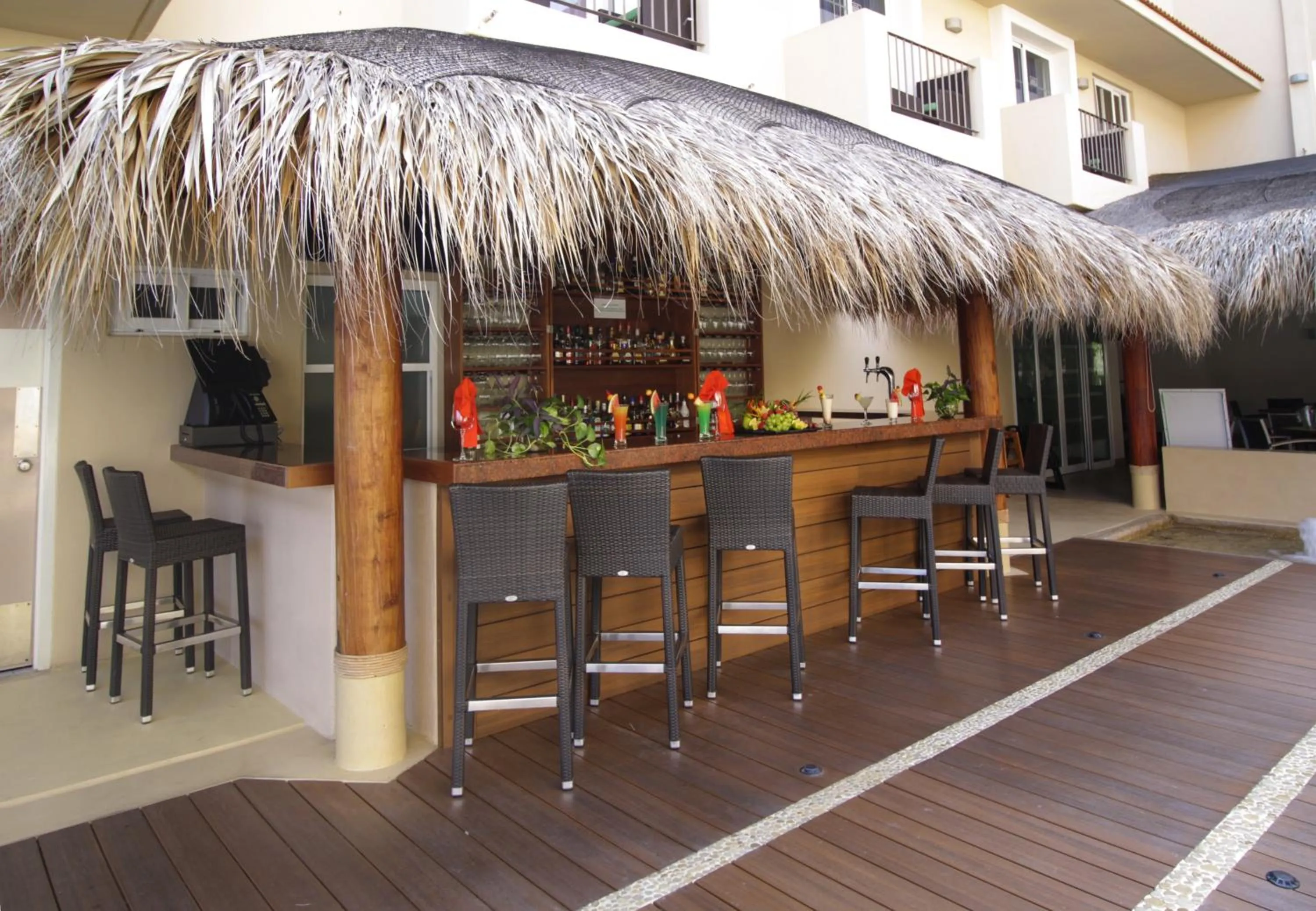 Lounge or bar in Holiday Inn Huatulco by IHG