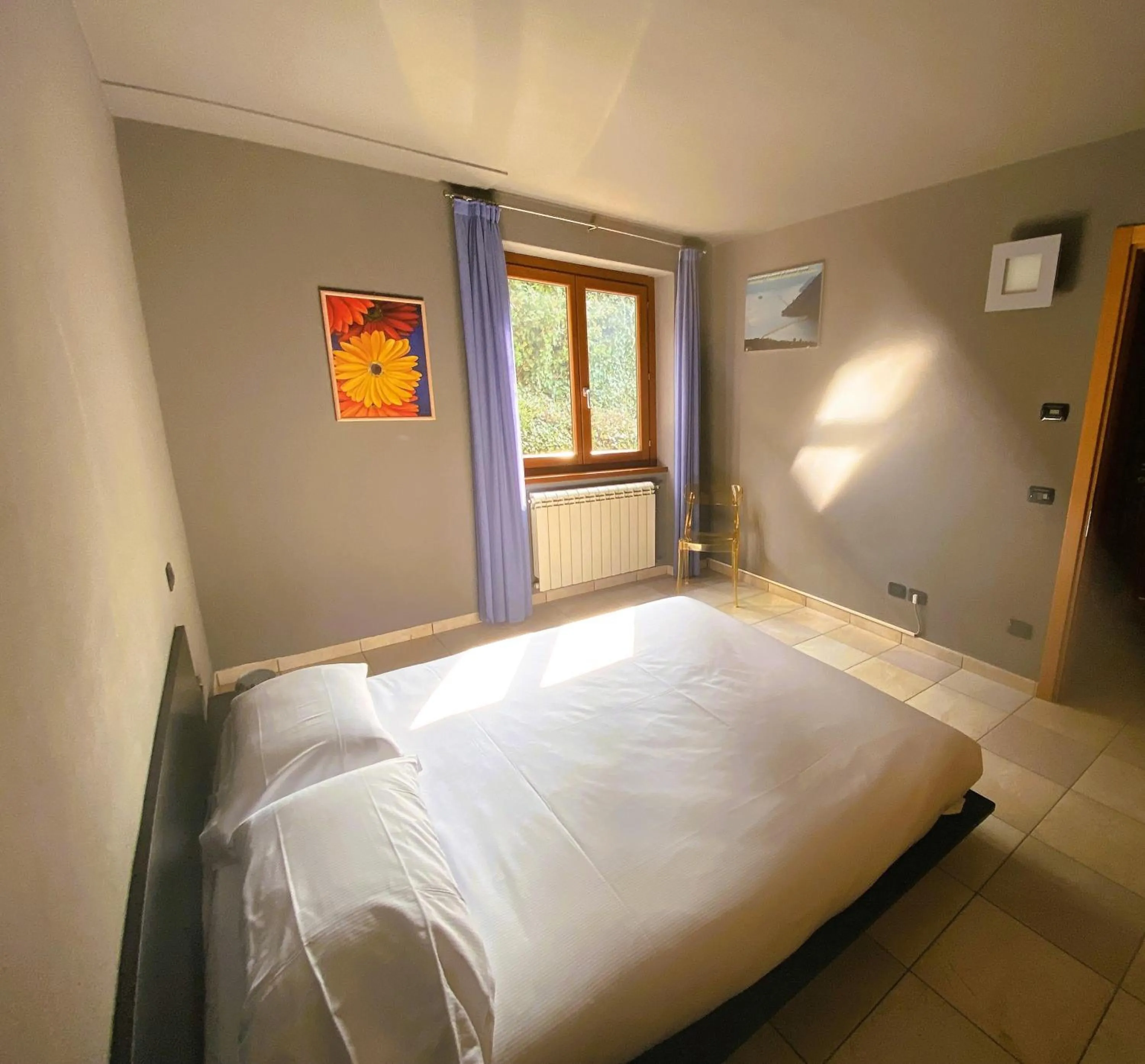 Bed in Vela di Soleville camere con e senza vista lago con ristorante & pizzeria