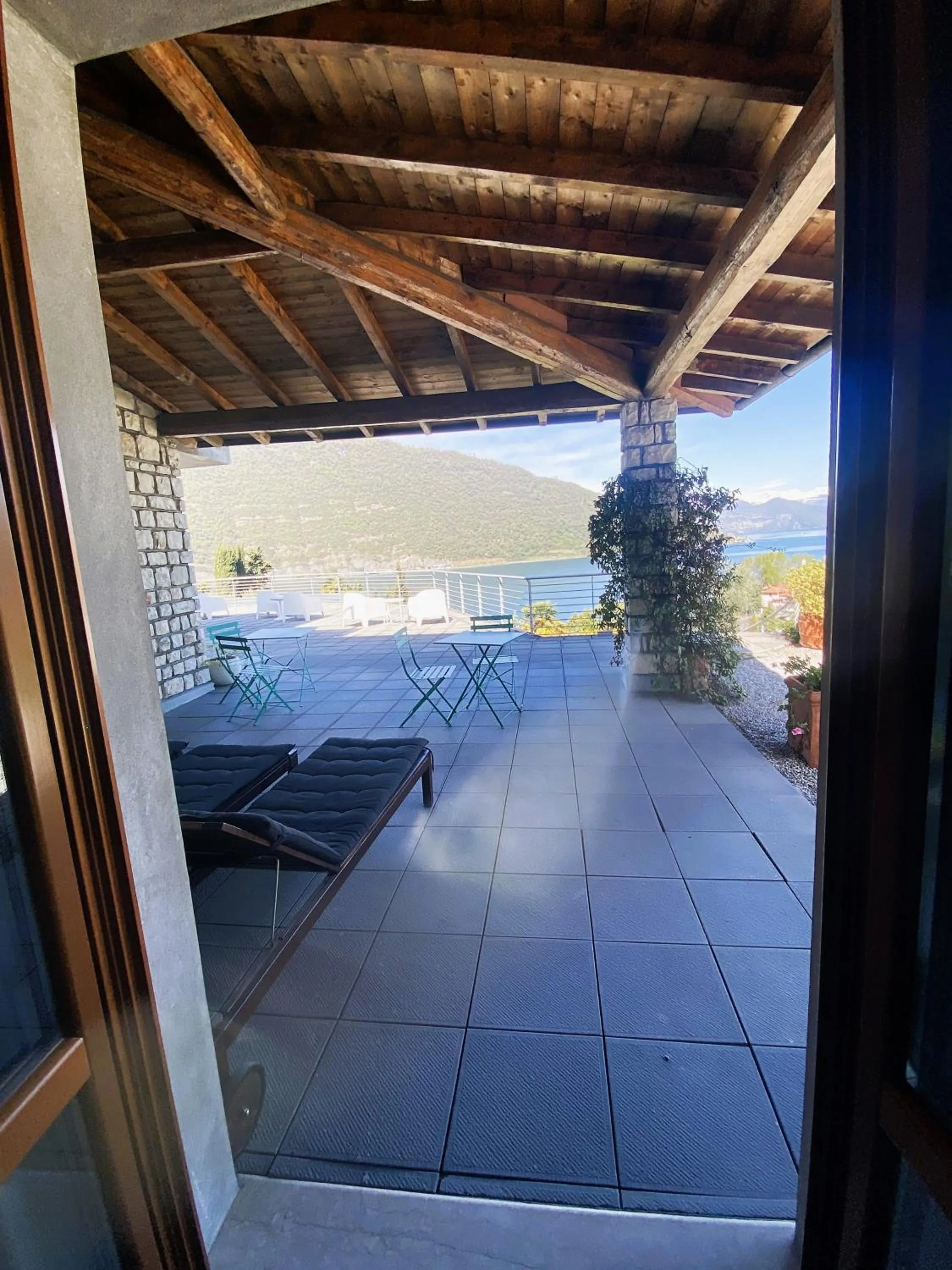 Vela di Soleville camere con e senza vista lago con ristorante & pizzeria