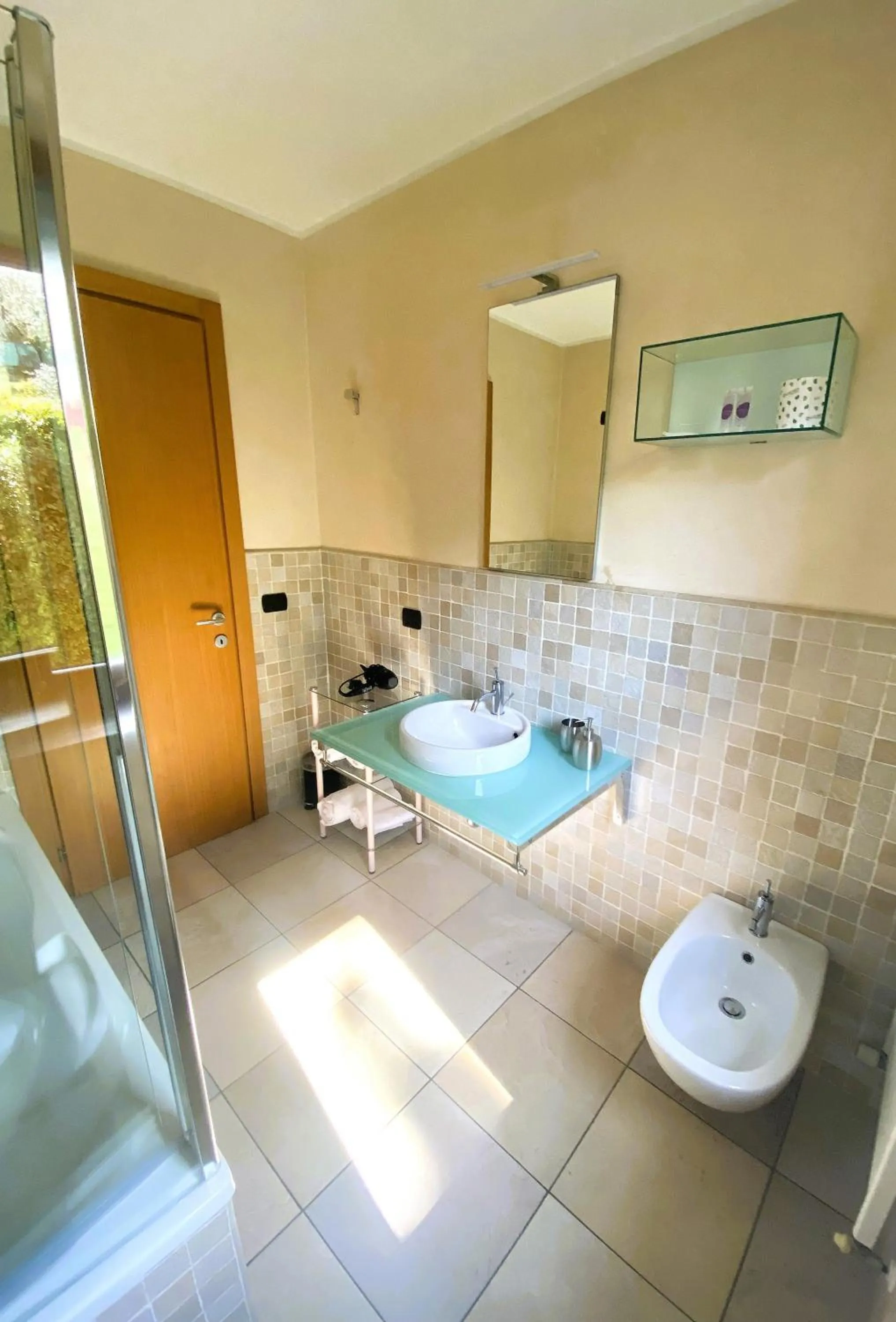 Vela di Soleville camere con e senza vista lago con ristorante & pizzeria