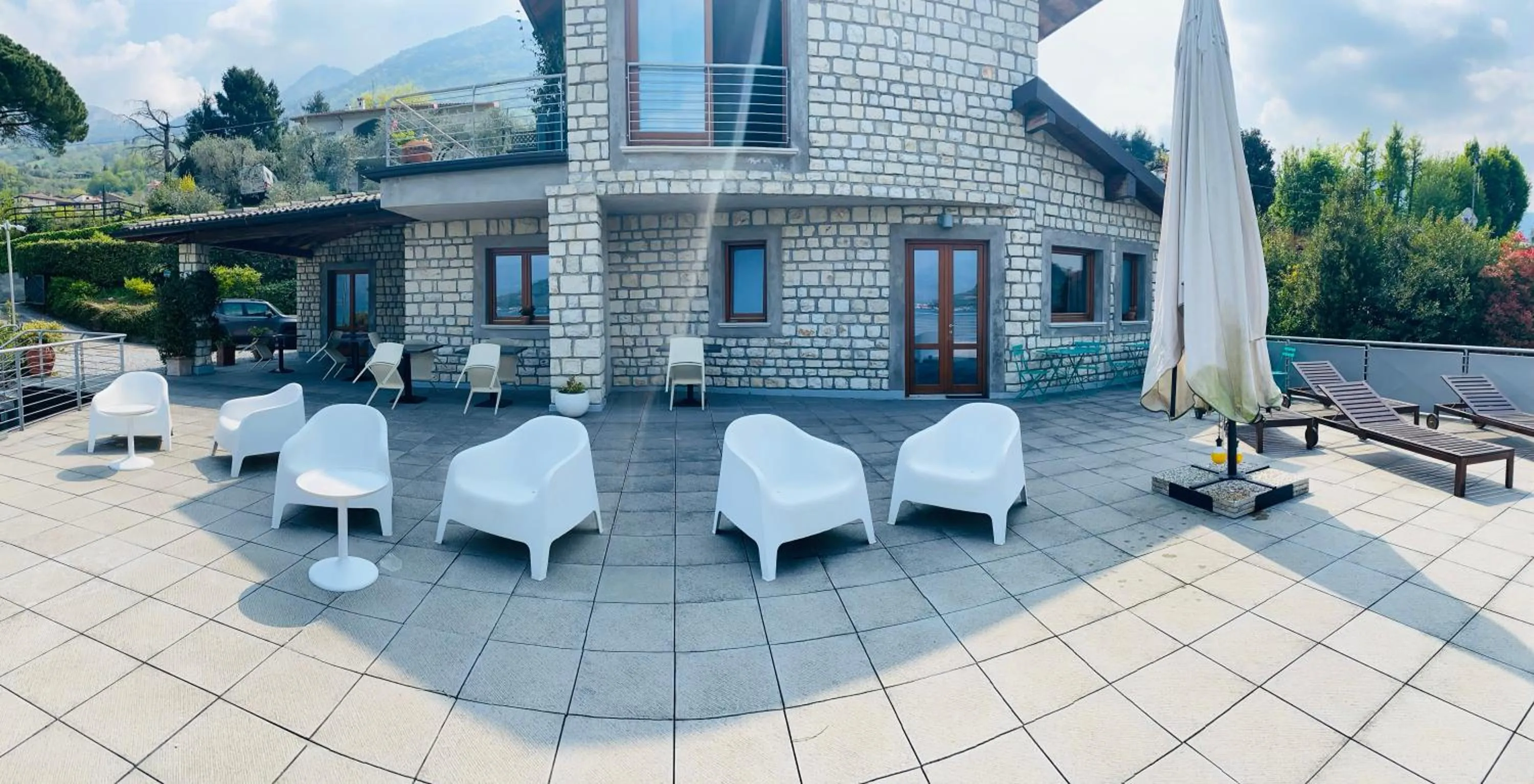 Vela di Soleville camere con e senza vista lago con ristorante & pizzeria