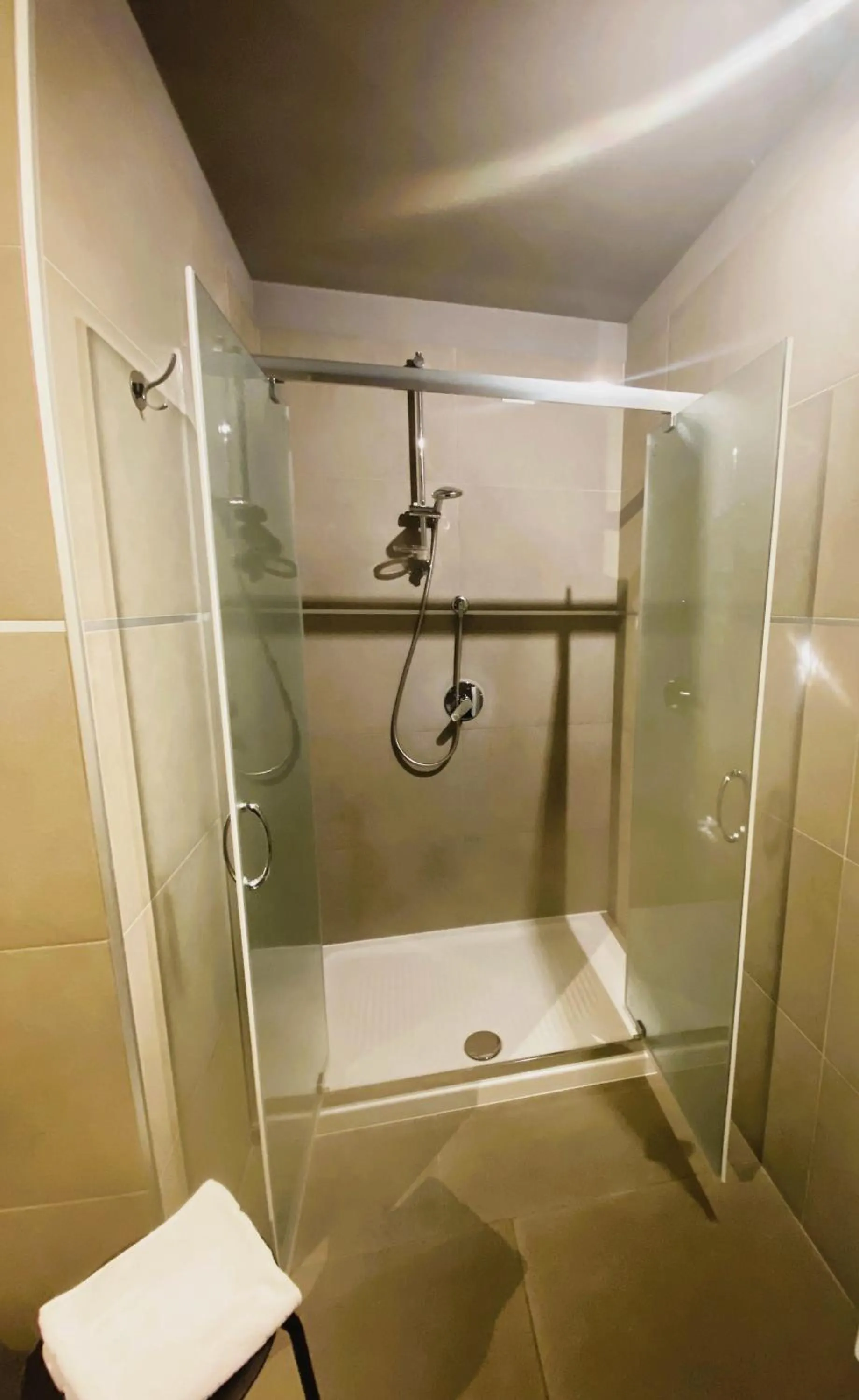 Vela di Soleville camere con e senza vista lago con ristorante & pizzeria