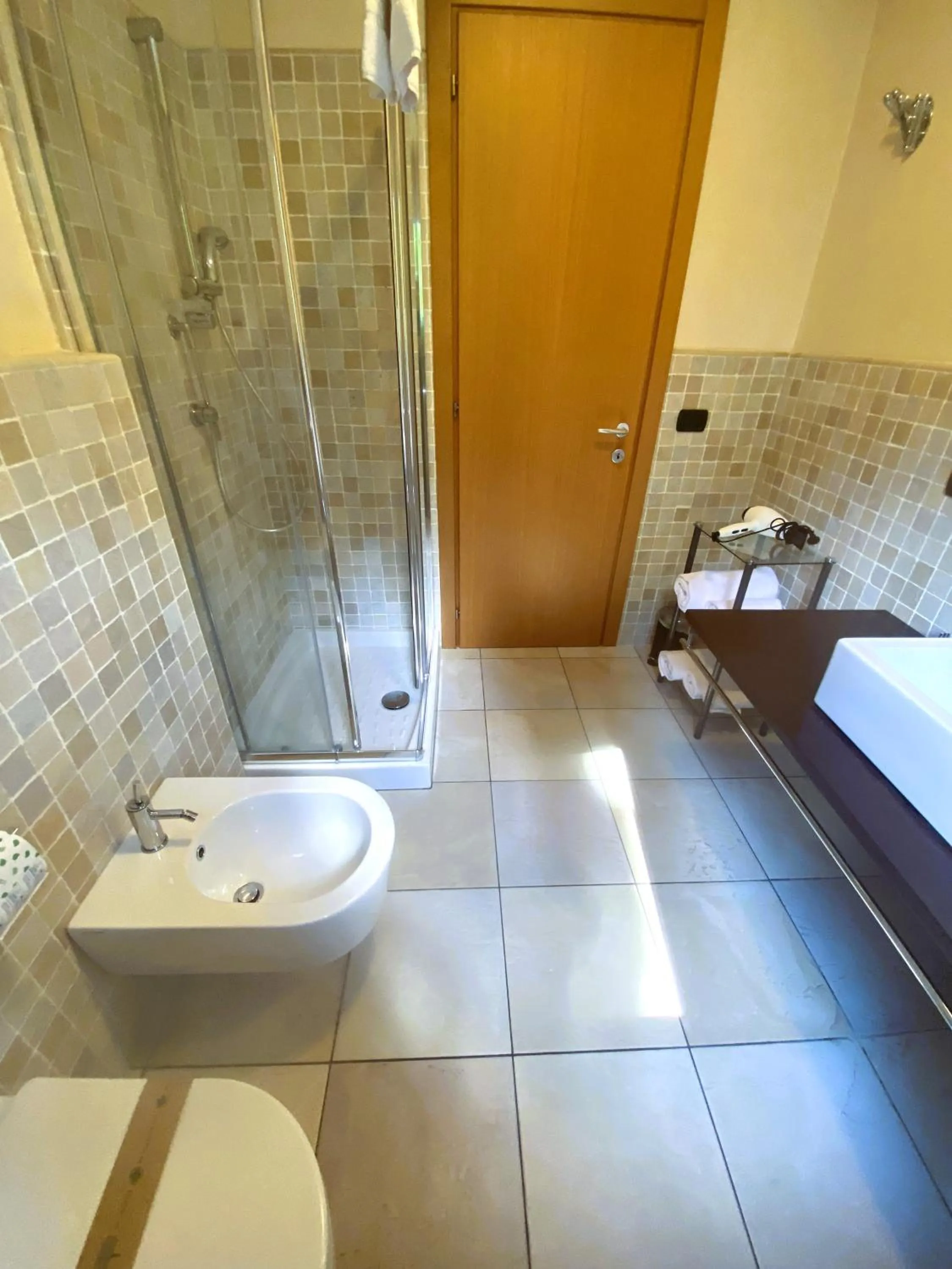 Vela di Soleville camere con e senza vista lago con ristorante & pizzeria