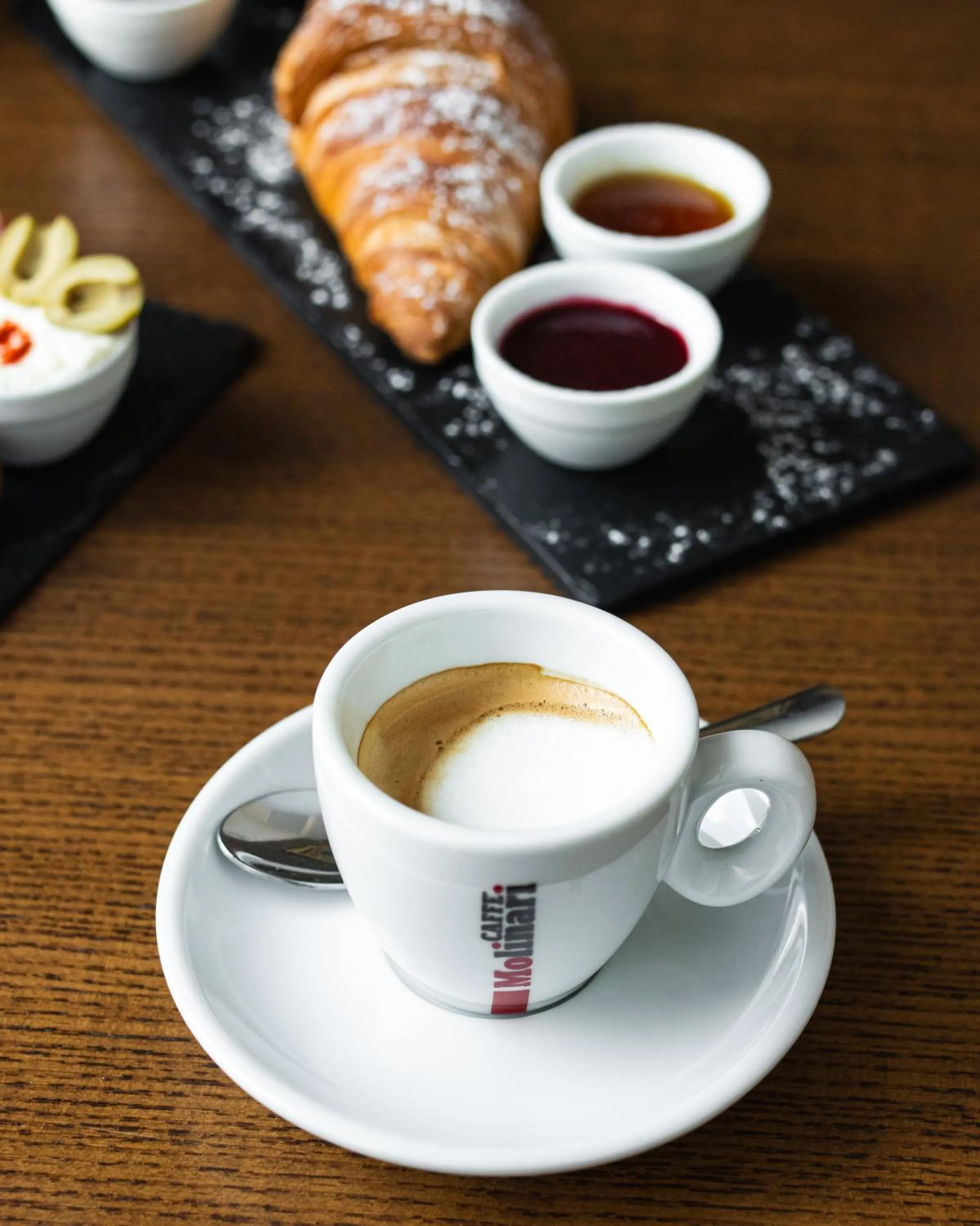 Food and drinks in Envoy Hotel