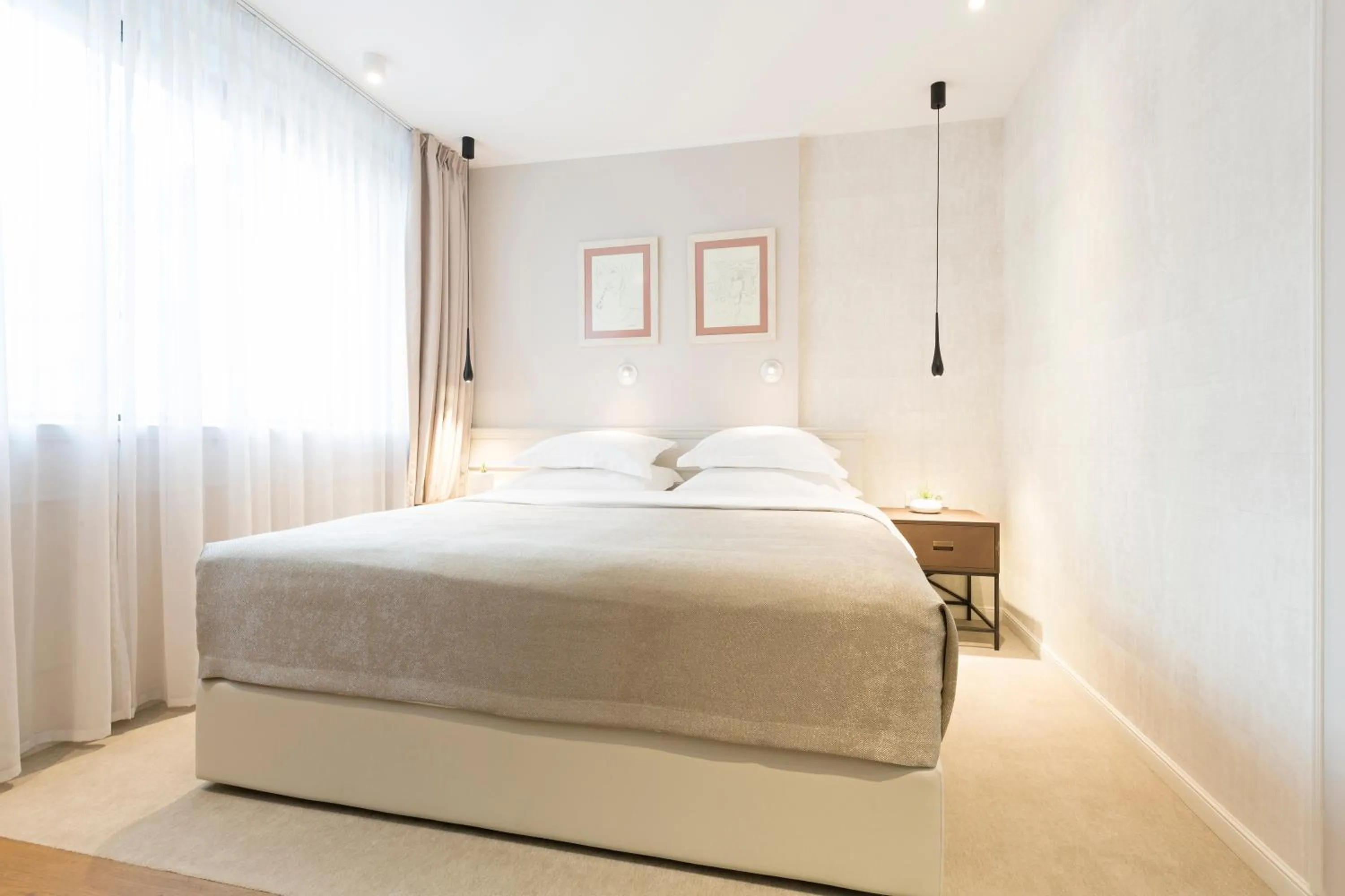 Standard Single Room in Envoy Hotel