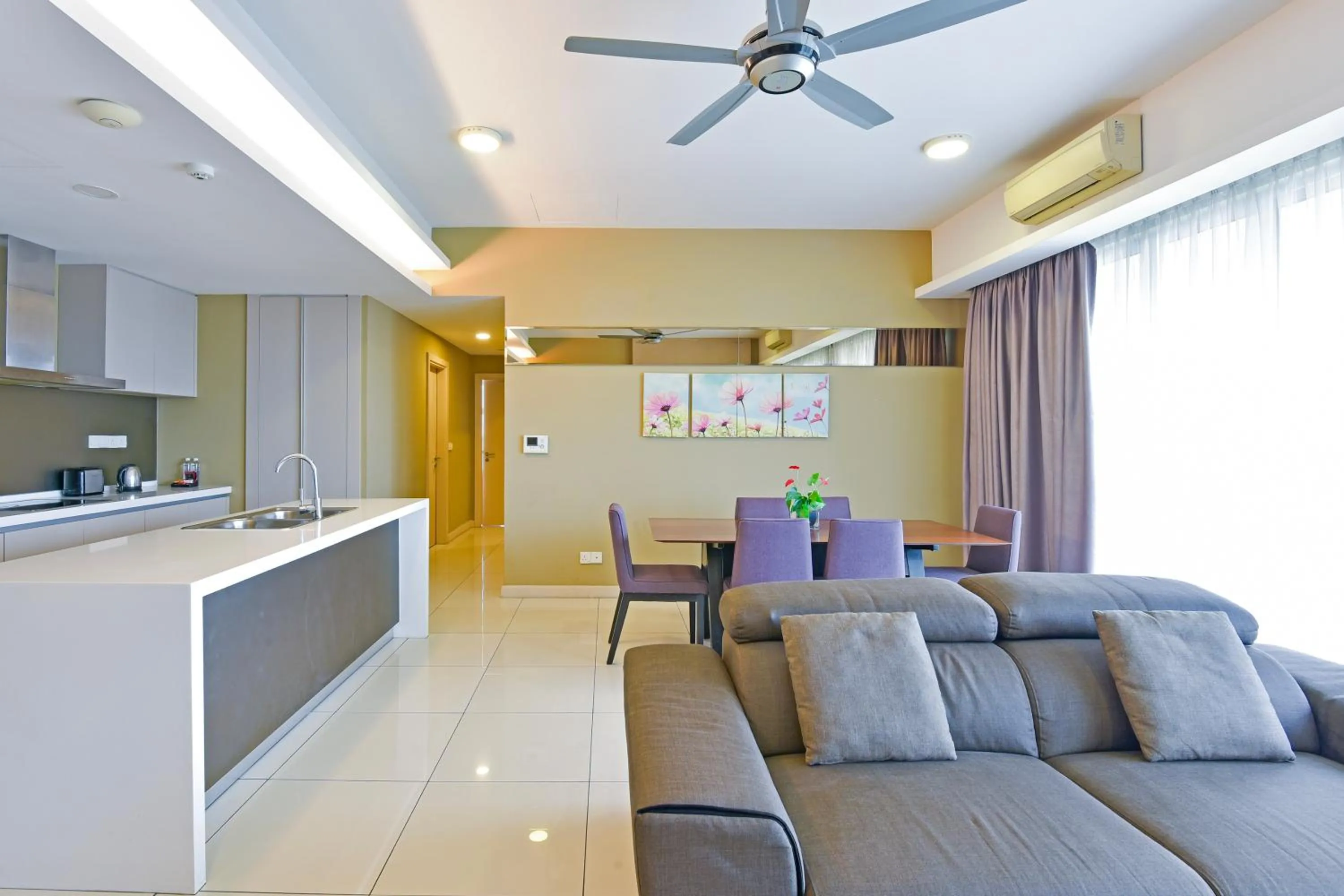 Dining area in Sunday Hotel Near Petronas Twin Tower Formerly Suasana Suites