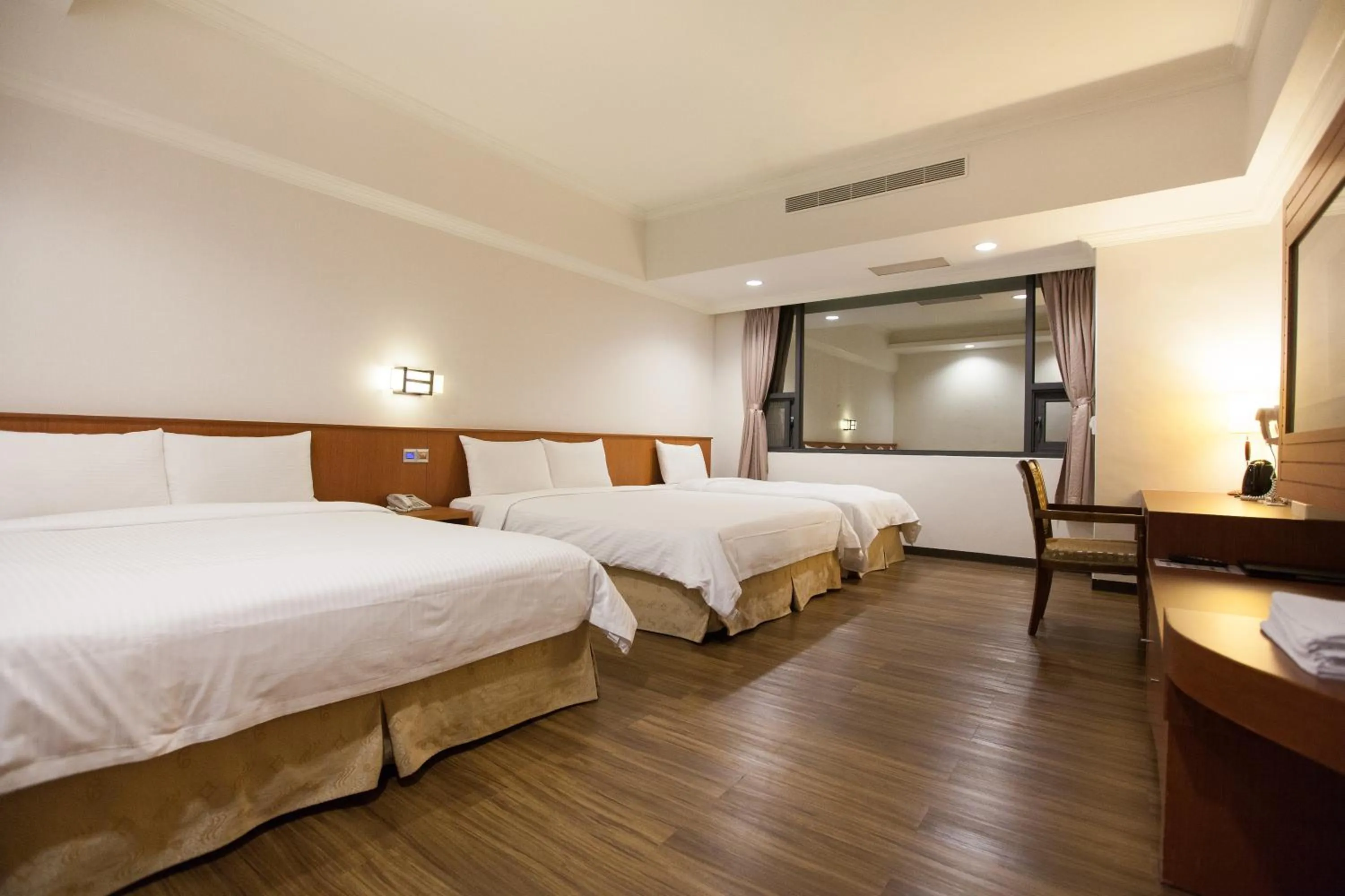 Photo of the whole room, Bed in F Hotel - Chiayi - Pet-friendly