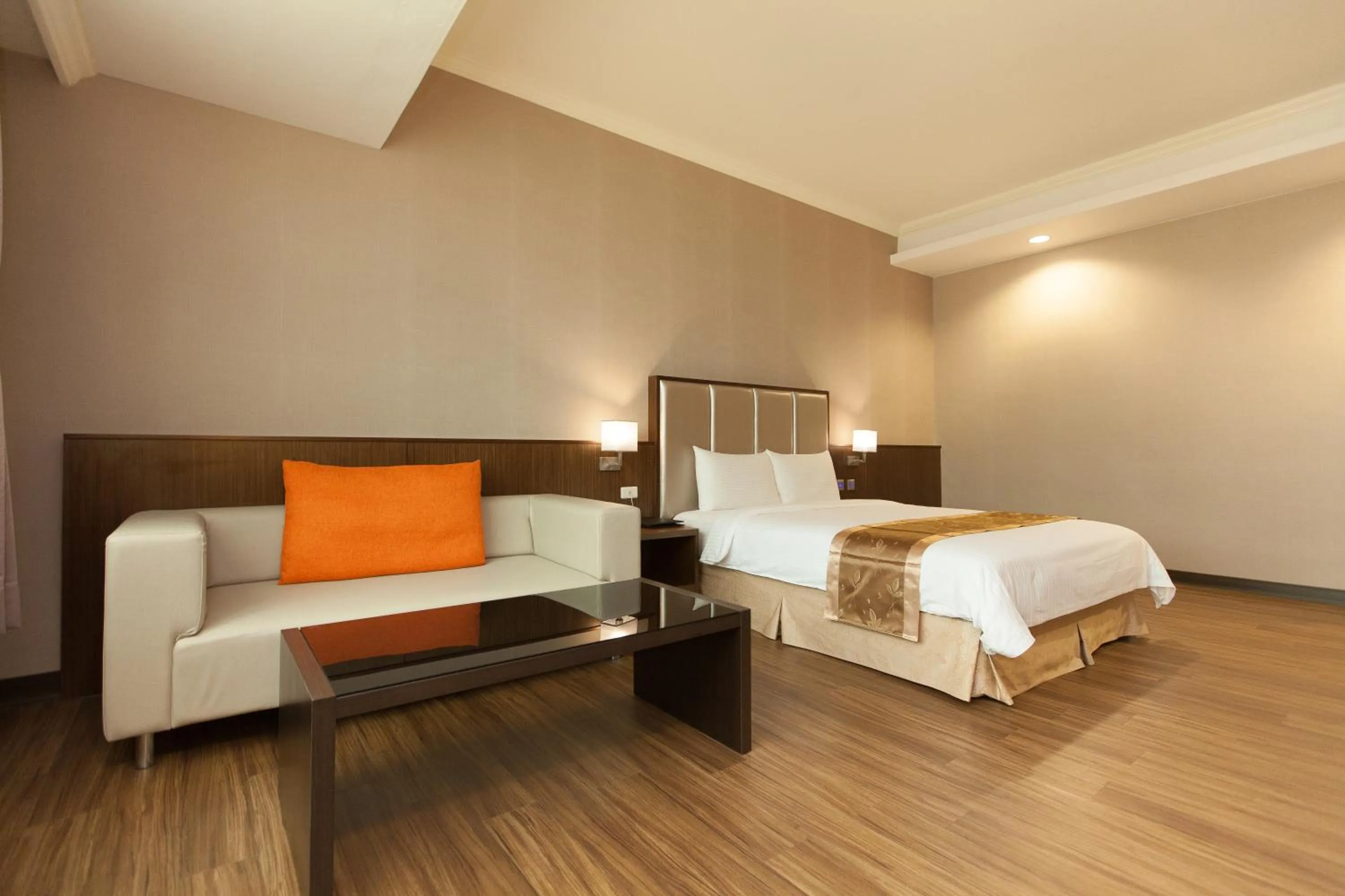 Photo of the whole room, Bed in F Hotel - Chiayi - Pet-friendly