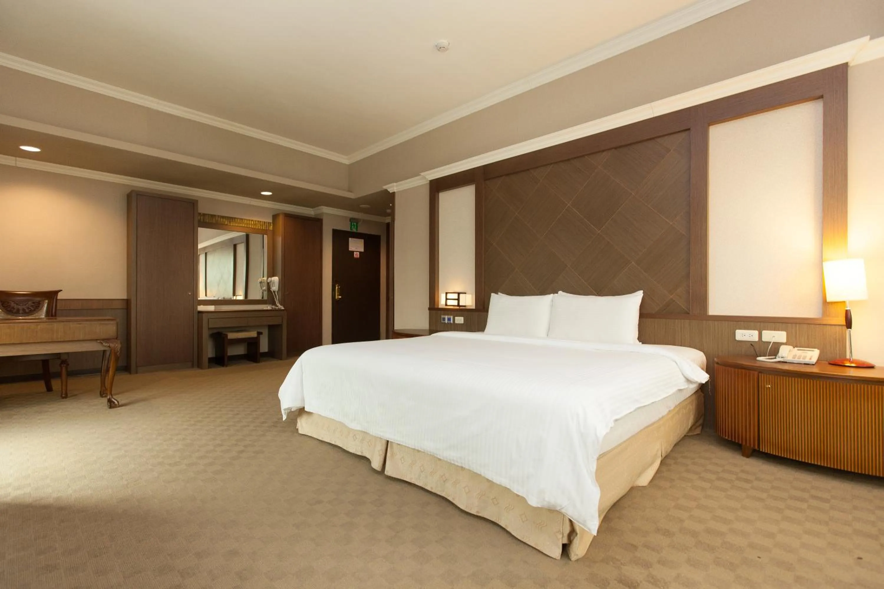 Photo of the whole room, Bed in F Hotel - Chiayi - Pet-friendly