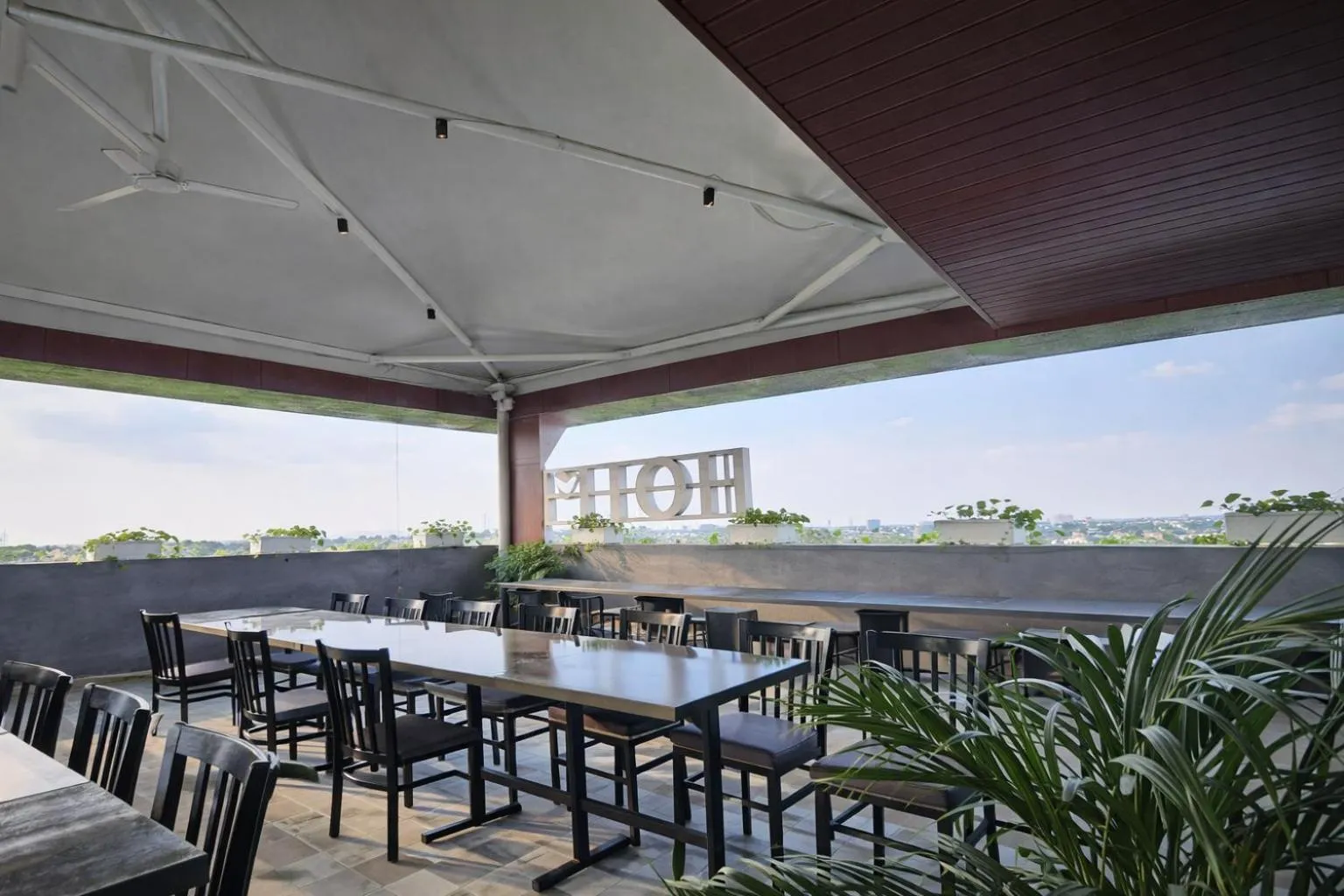 Restaurant/places to eat in Hotel Carnival , Vijay Nagar Indore