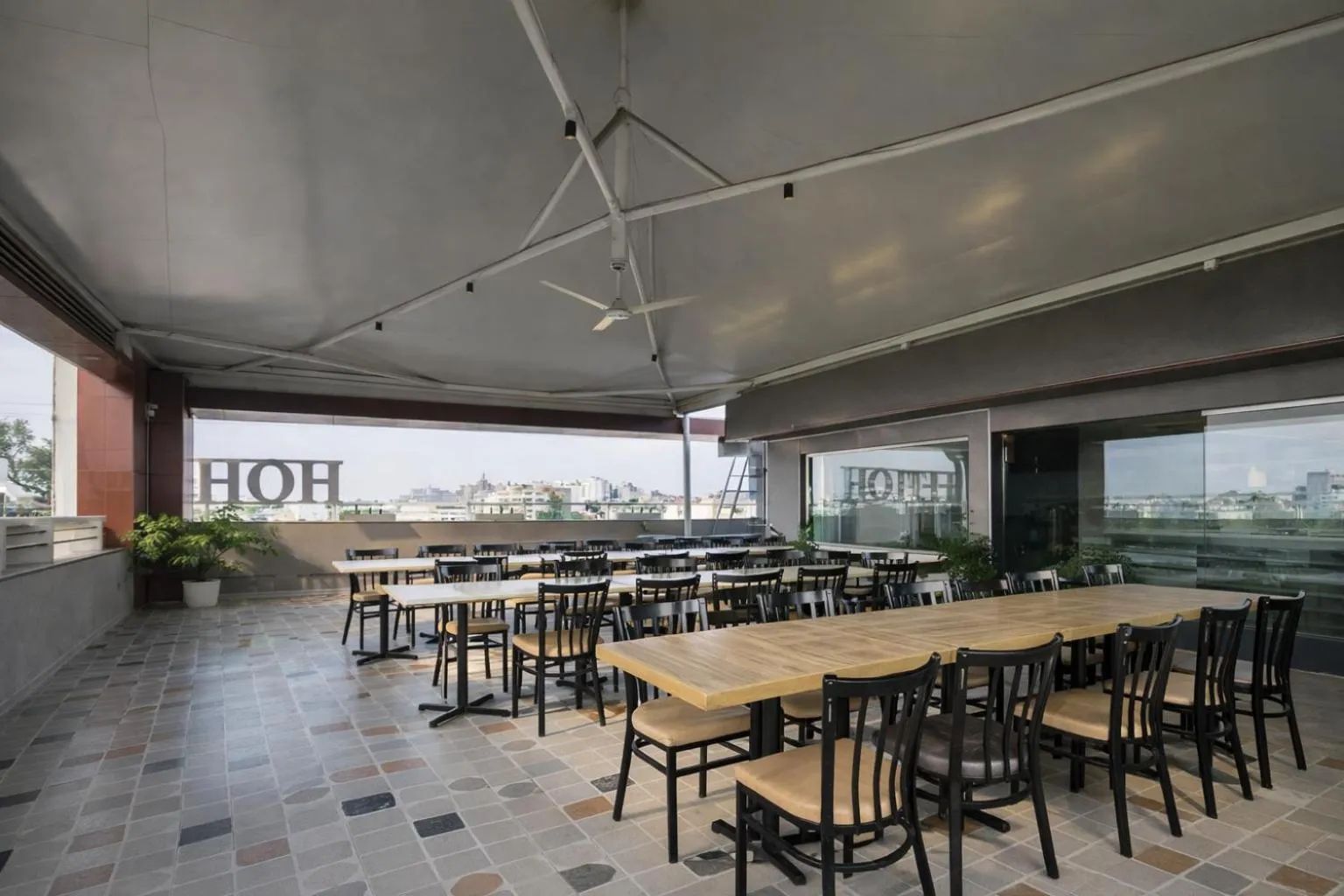 Restaurant/places to eat in Hotel Carnival , Vijay Nagar Indore