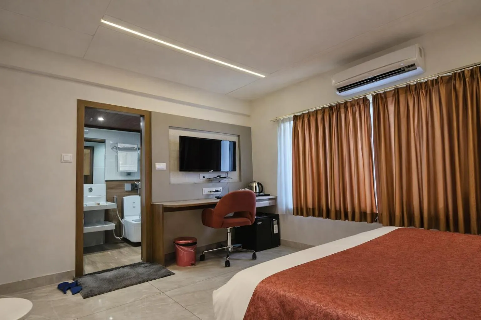 TV and multimedia, Bed in Hotel Carnival , Vijay Nagar Indore