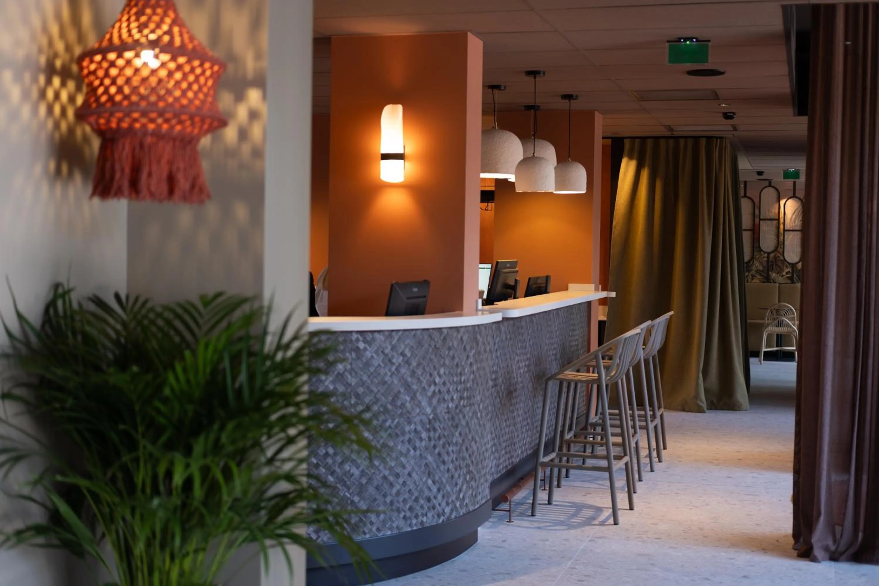 Seating area in Hotel Oceania Lyon