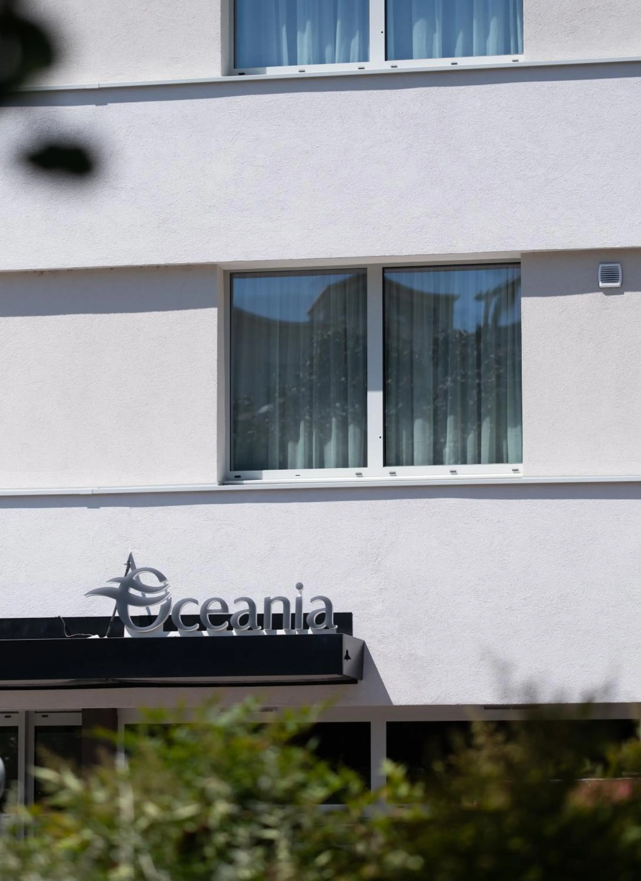 Facade/entrance in Hotel Oceania Lyon