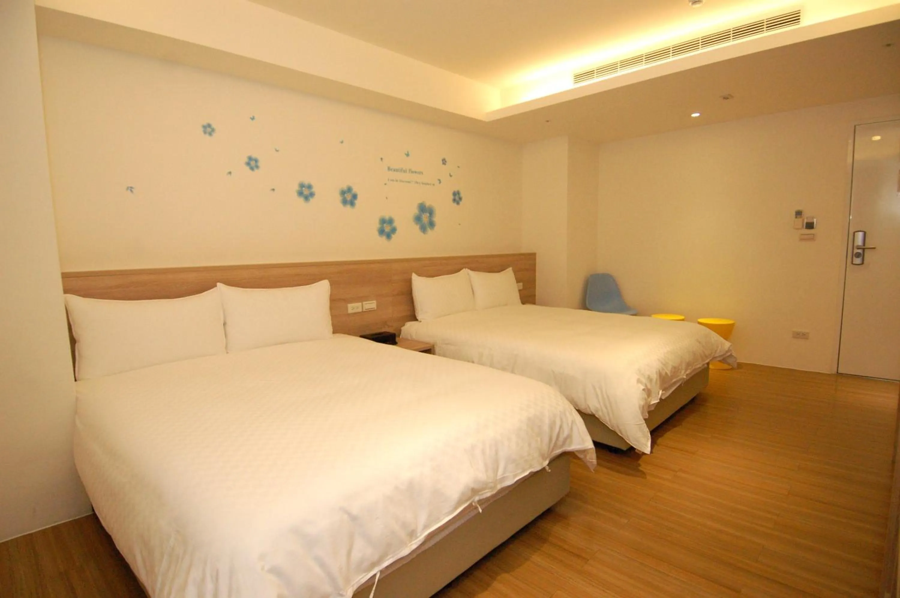 Bedroom, Bed in Season 5 Inn