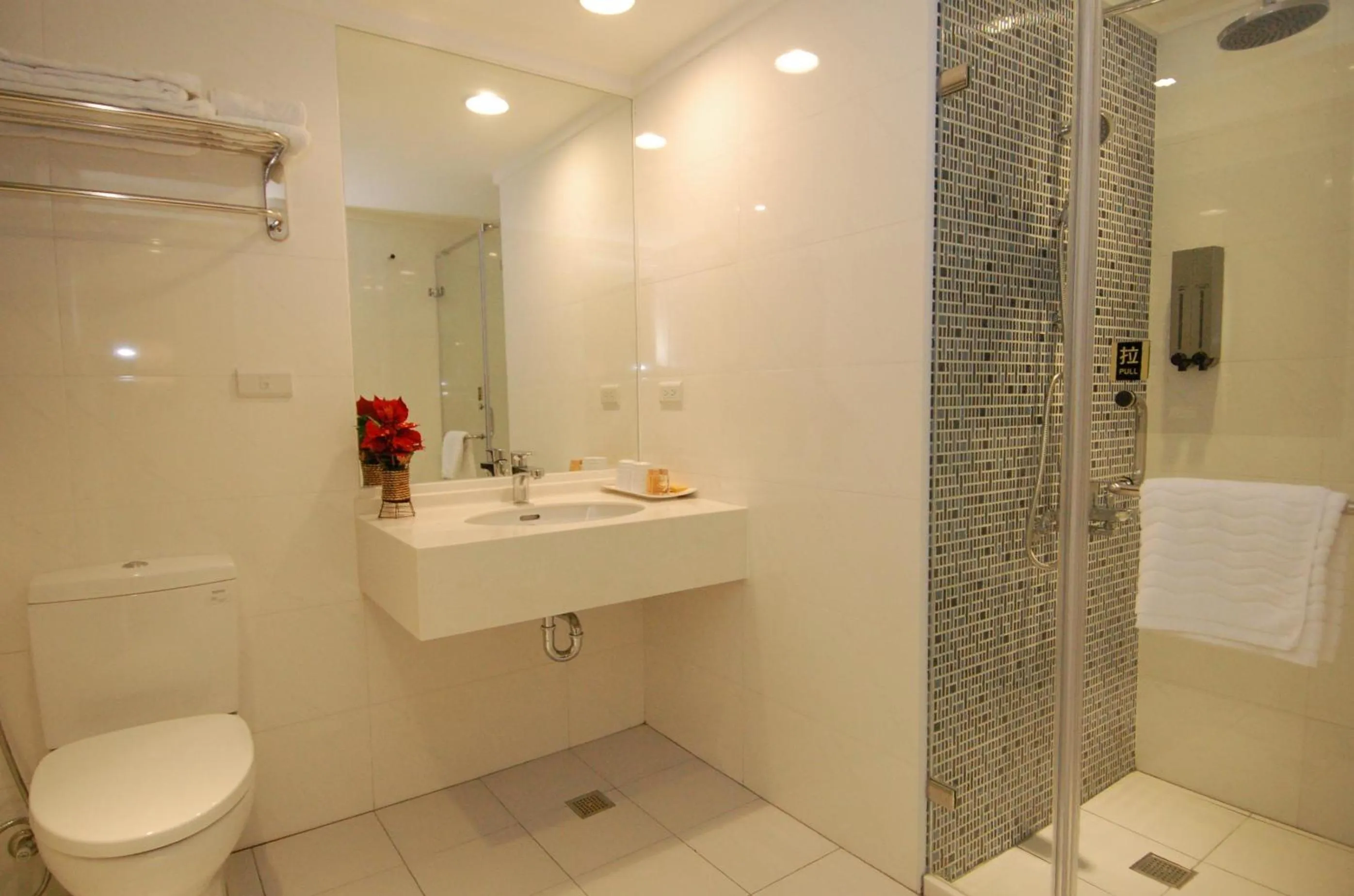 Bathroom in Season 5 Inn