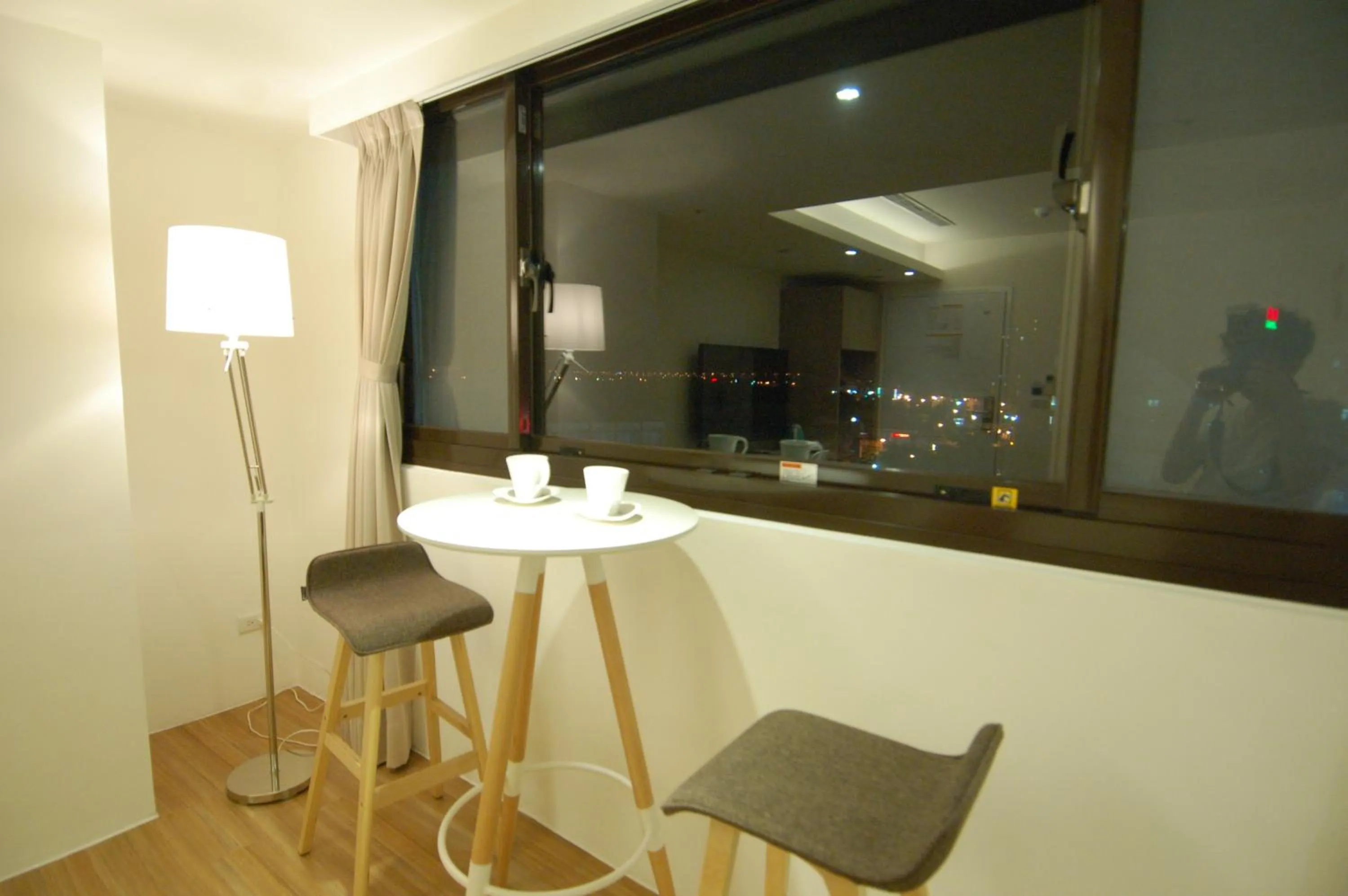 Seating area in Season 5 Inn