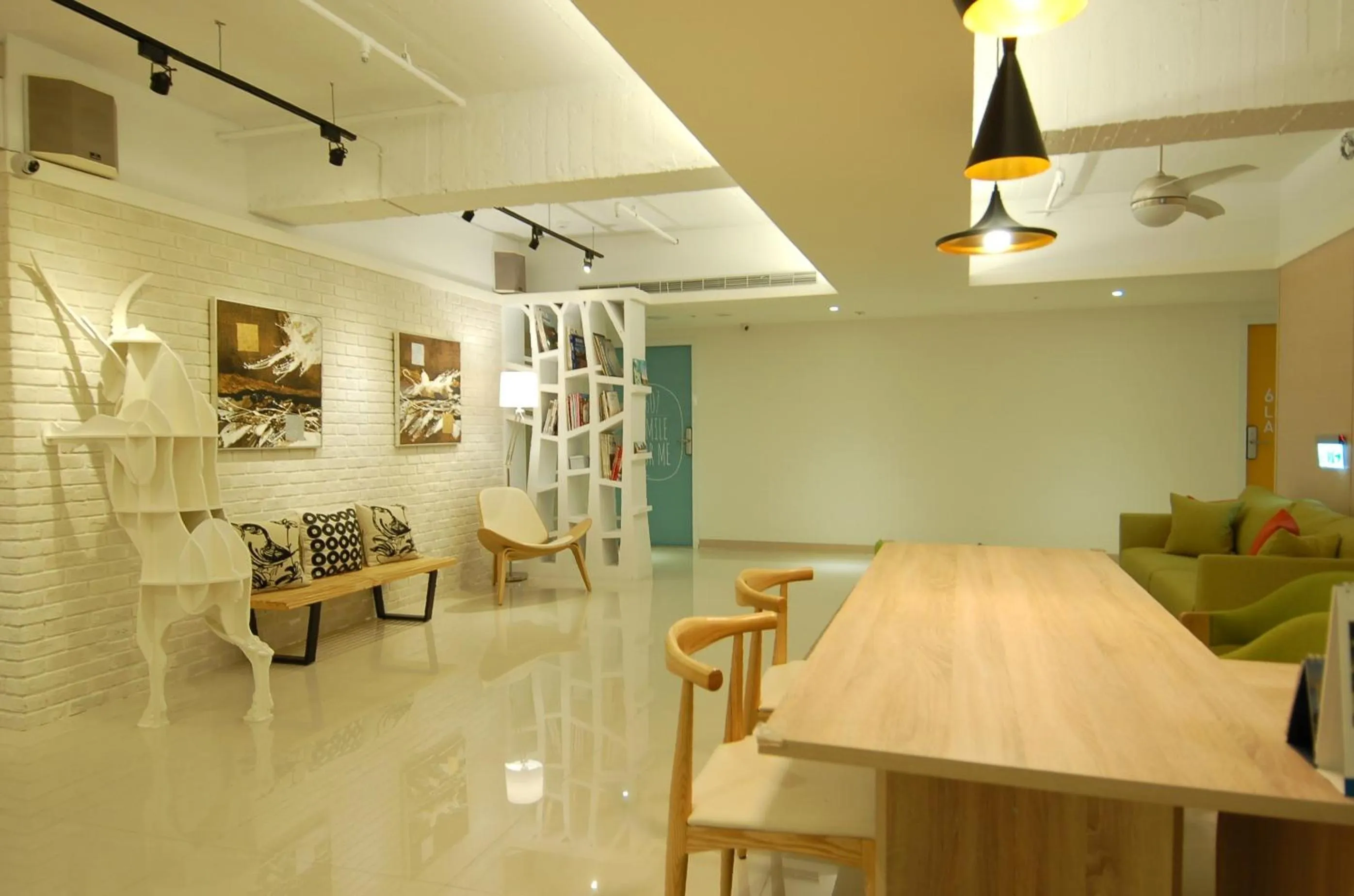 Lobby or reception in Season 5 Inn