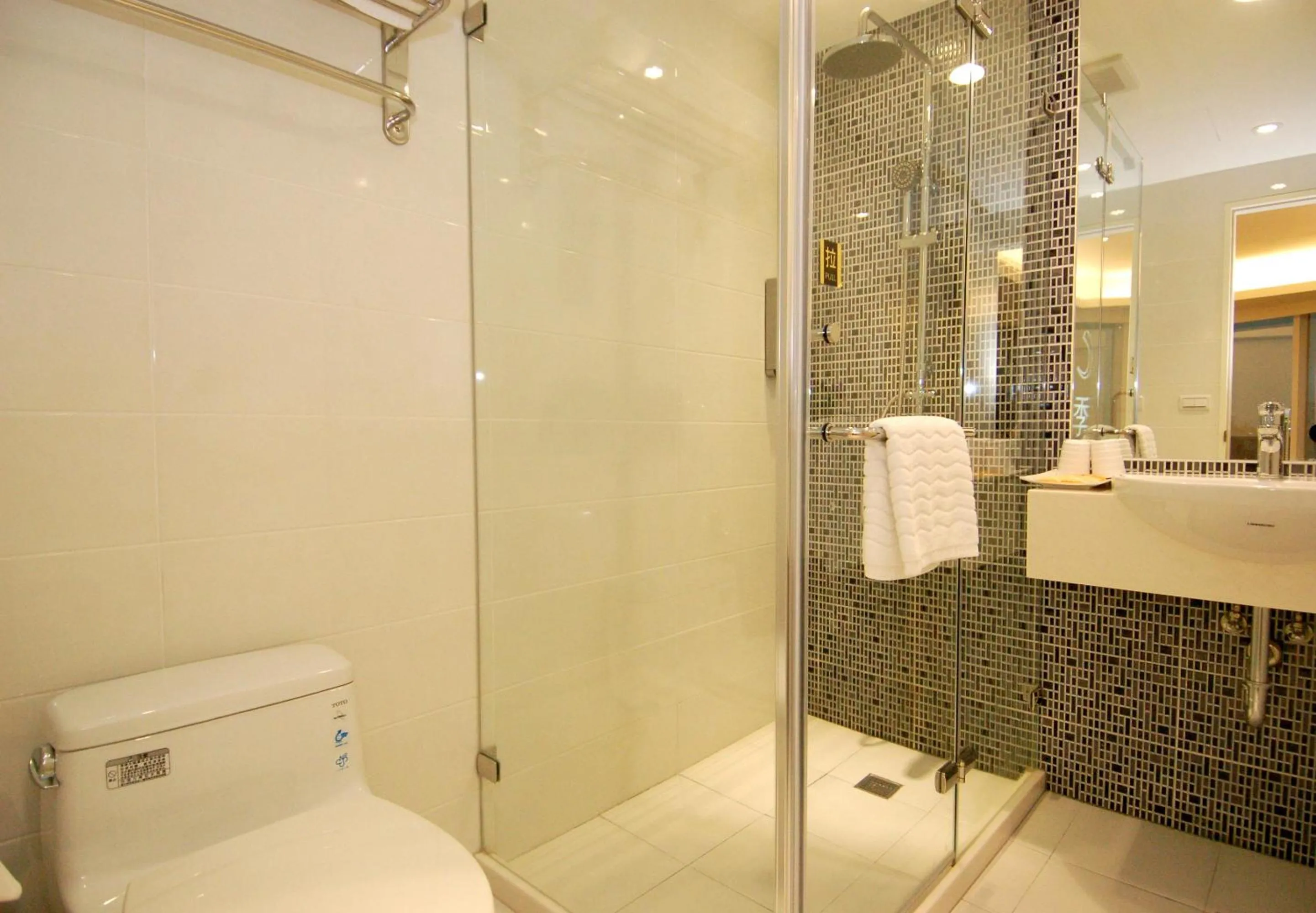 Bathroom in Season 5 Inn