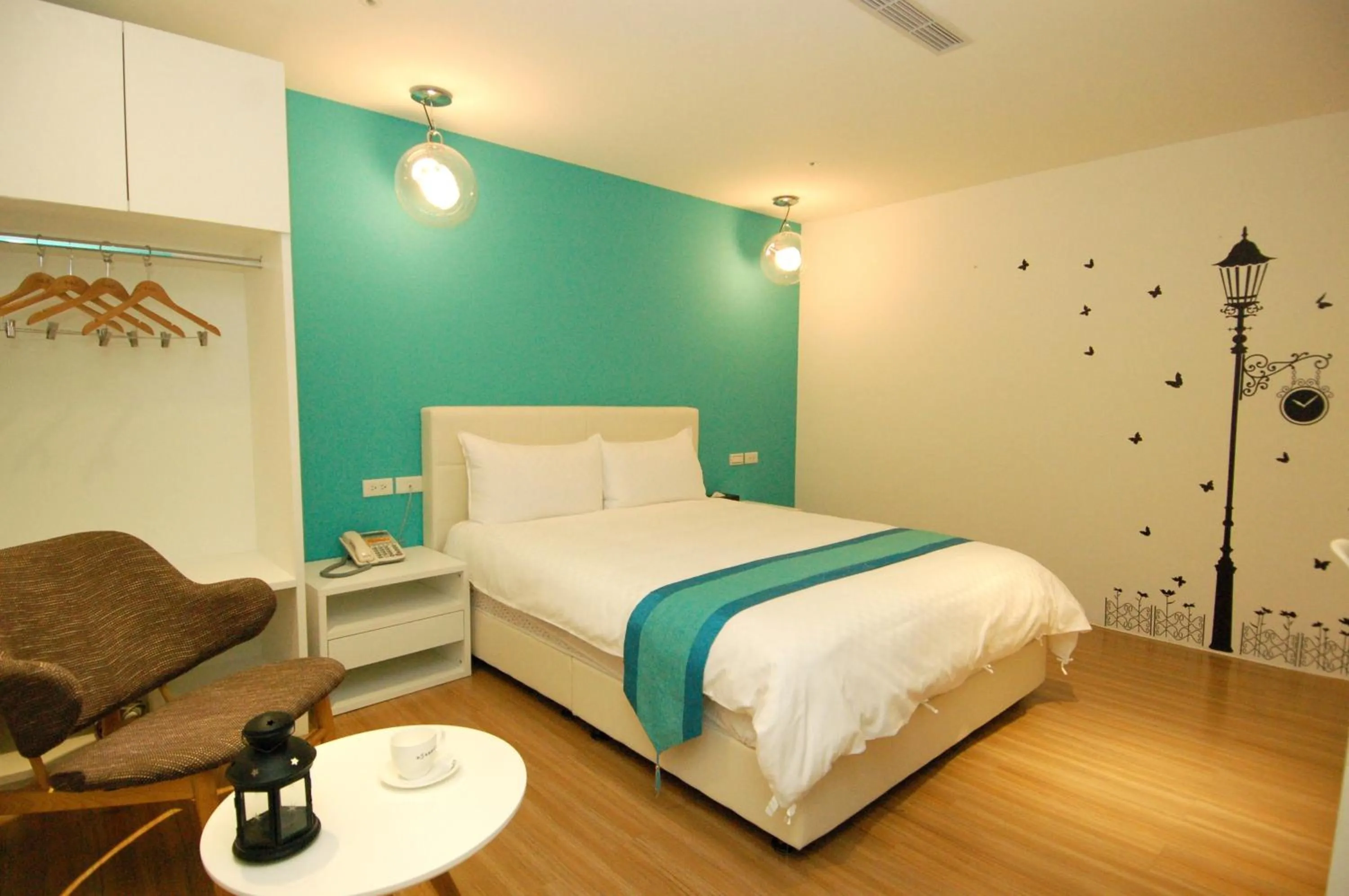 Bedroom, Bed in Season 5 Inn