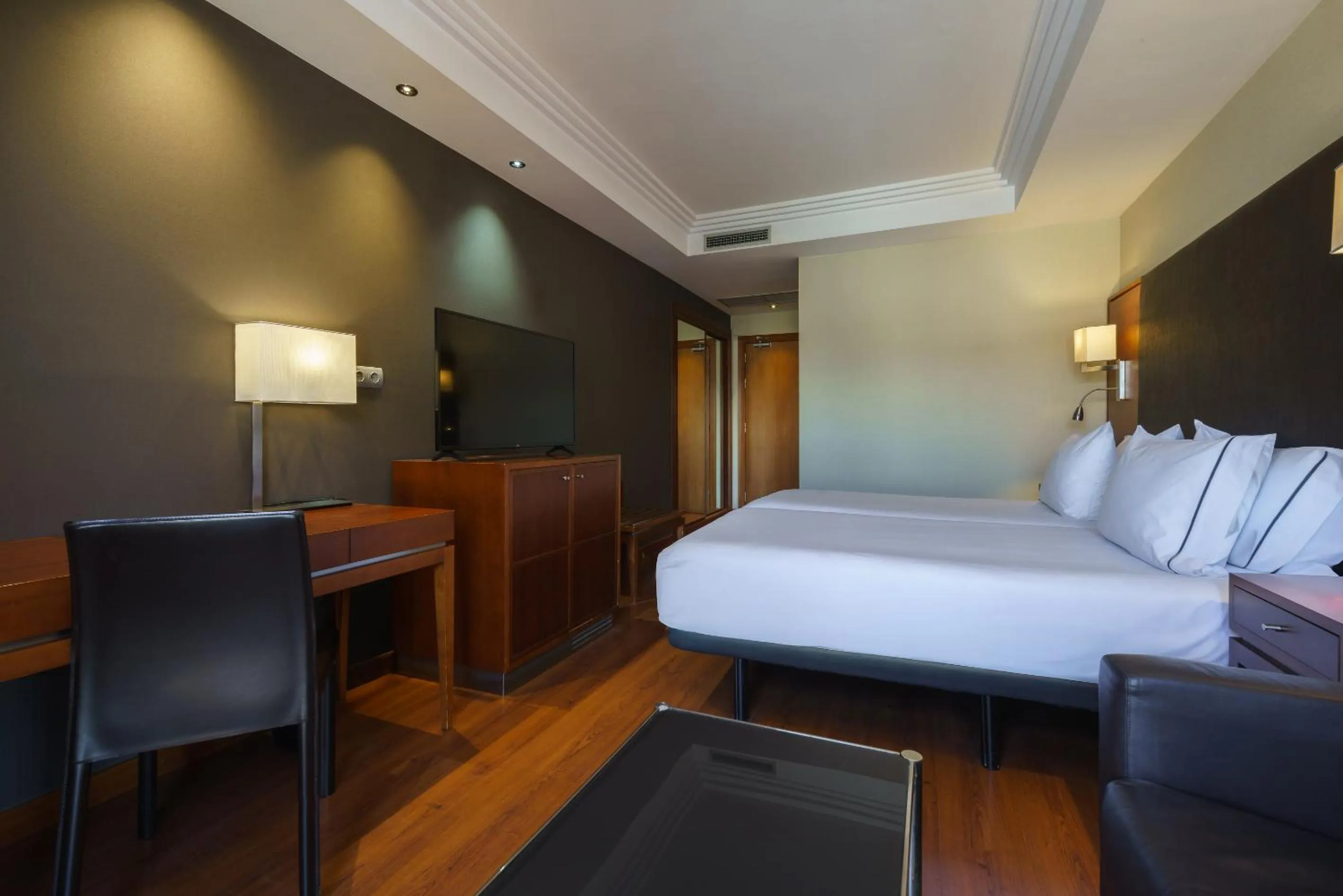 Photo of the whole room, Bed in Exe Almería Centro