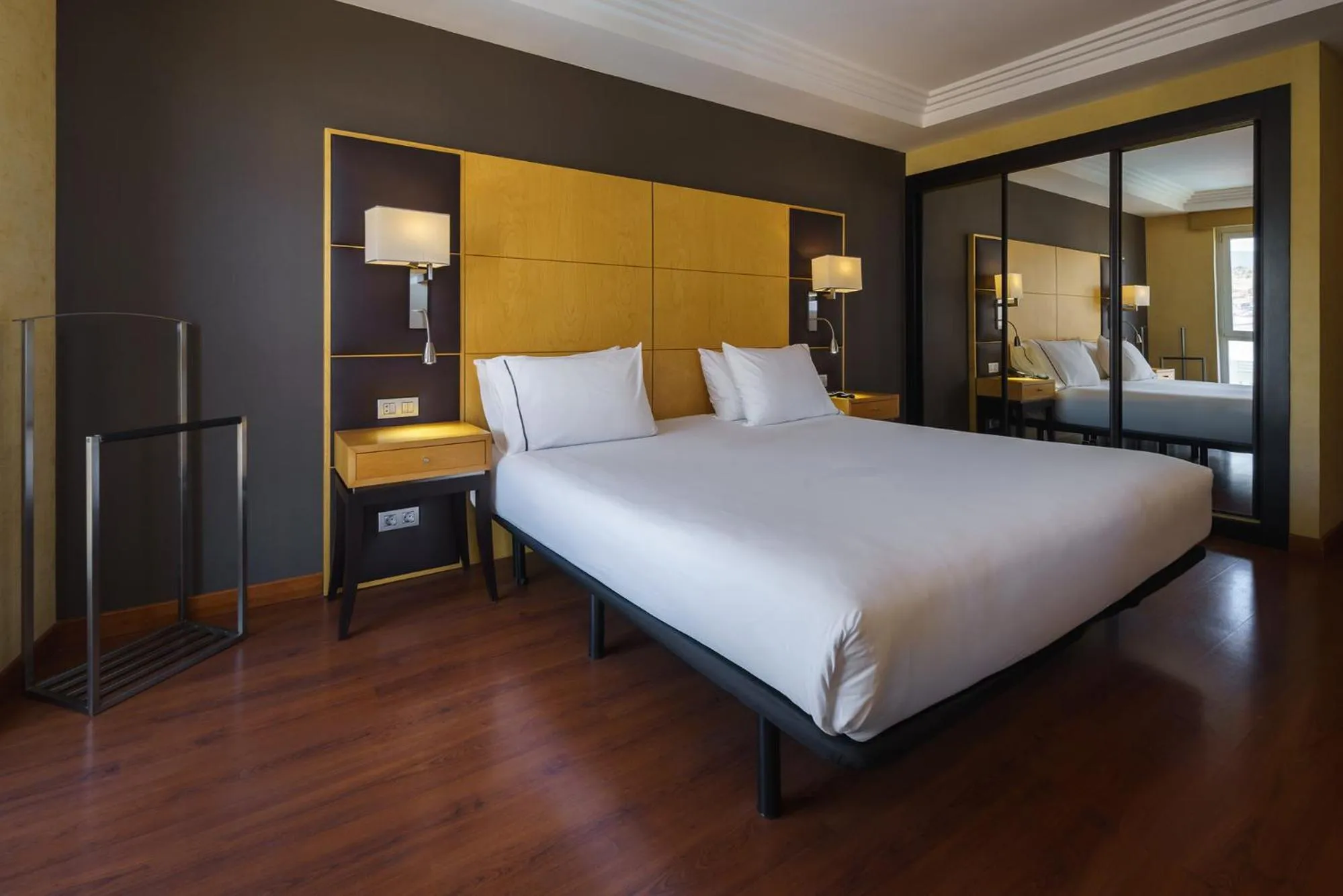 Bed in Exe Almería Centro