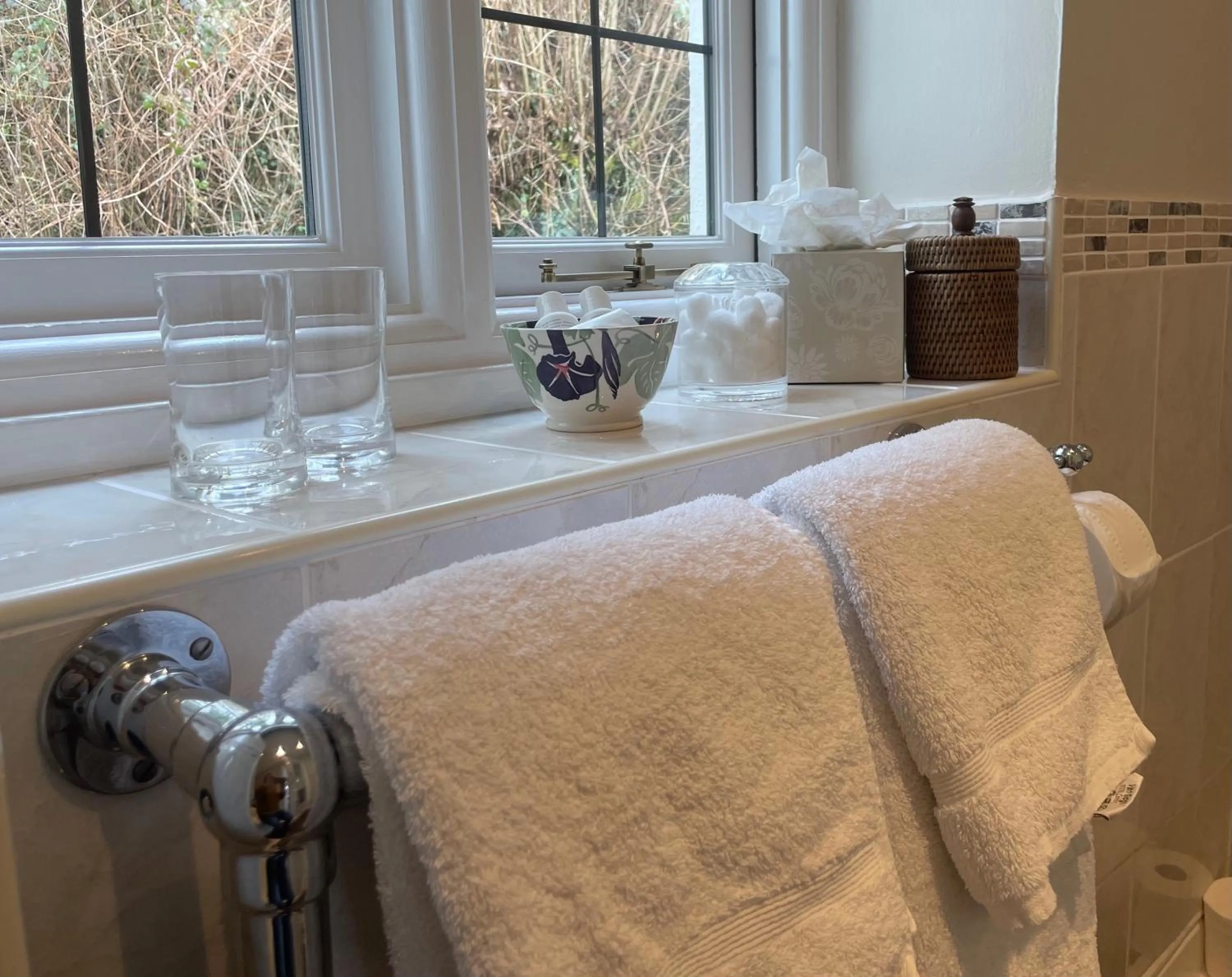 Bathroom, Bed in Edgcott House