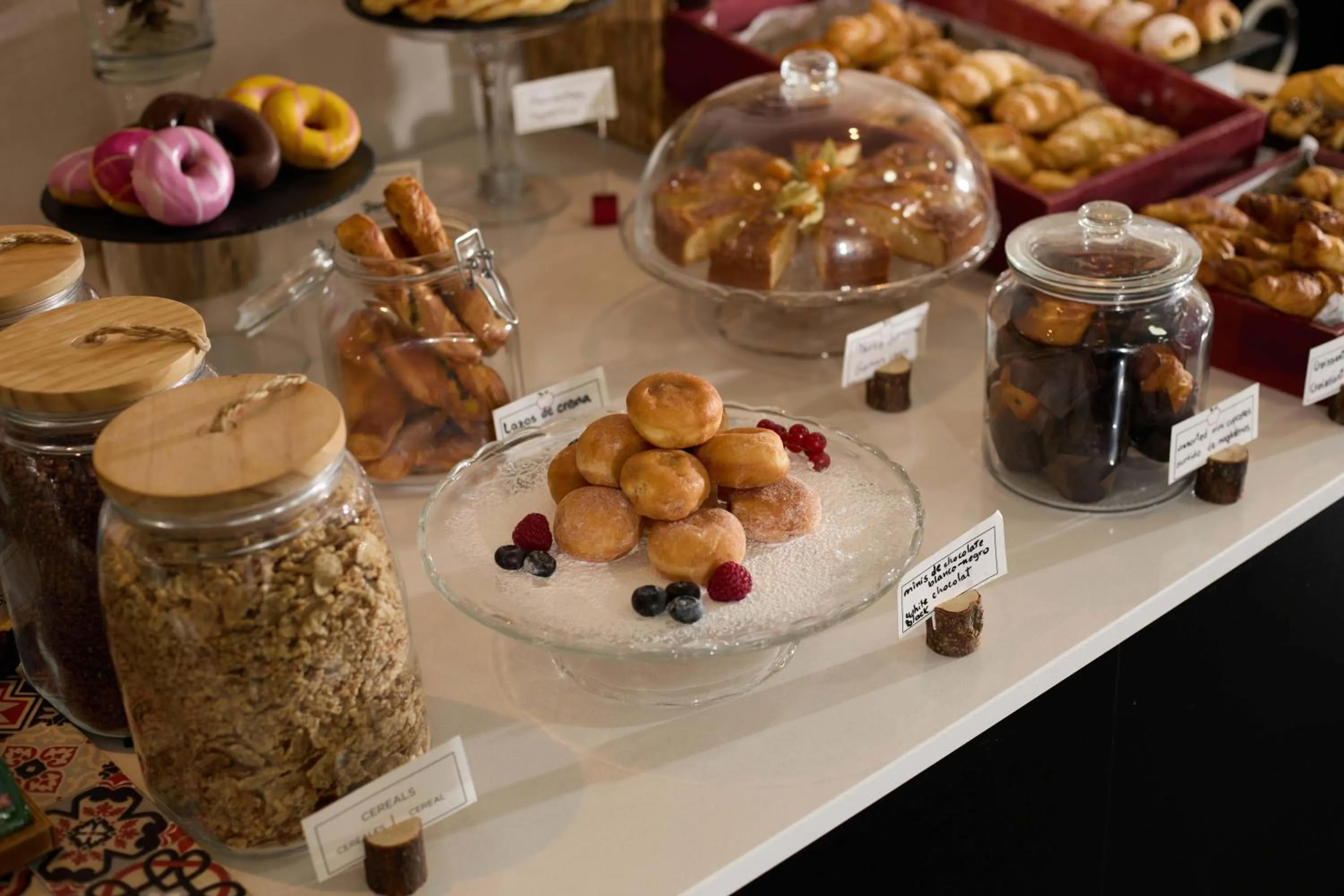 Restaurant/places to eat in 1881 Barcelona Rosellón Hotel