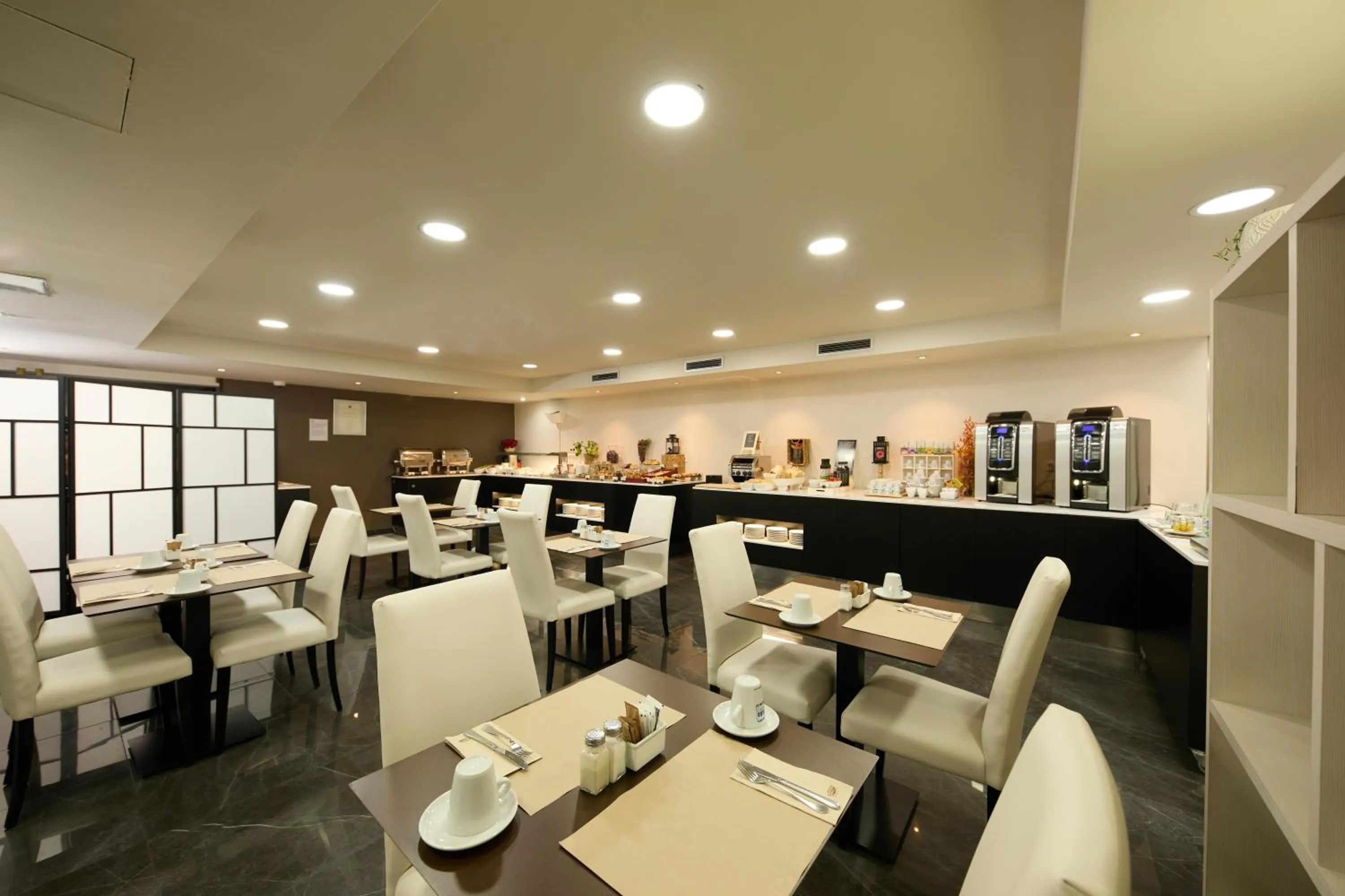 Restaurant/places to eat in 1881 Barcelona Rosellón Hotel