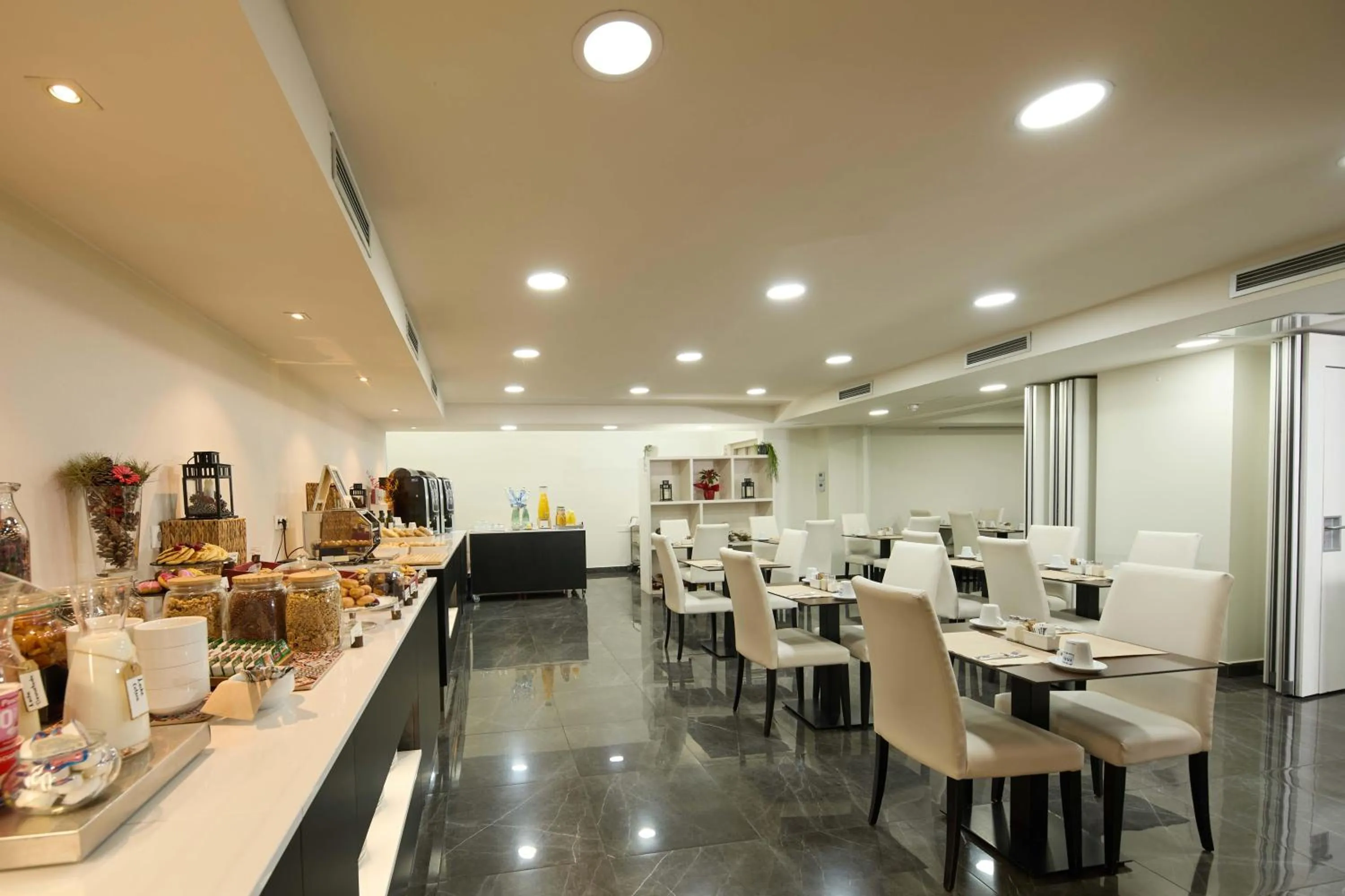 Restaurant/places to eat in 1881 Barcelona Rosellón Hotel