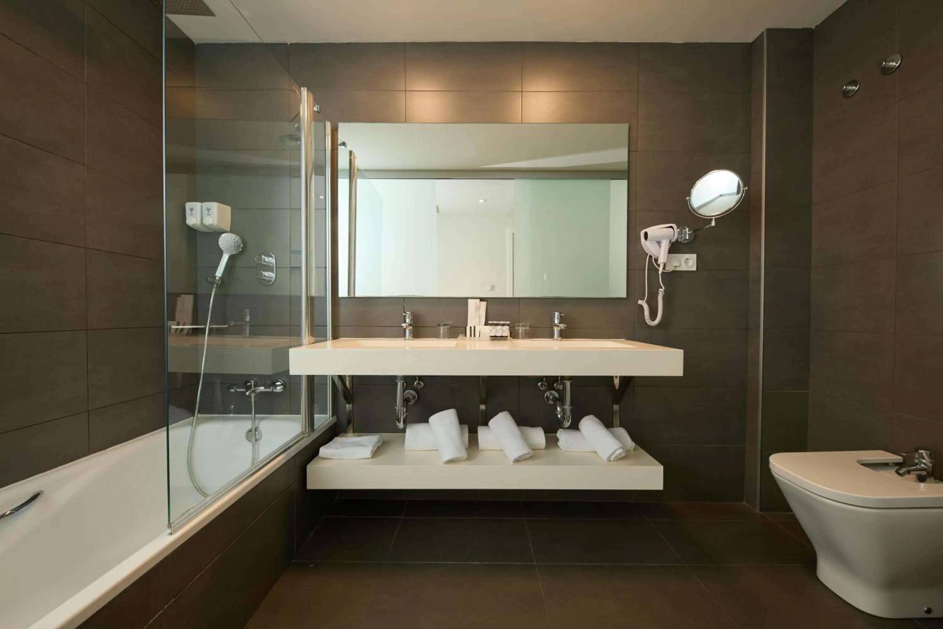 Bathroom in 1881 Barcelona Rosellón Hotel